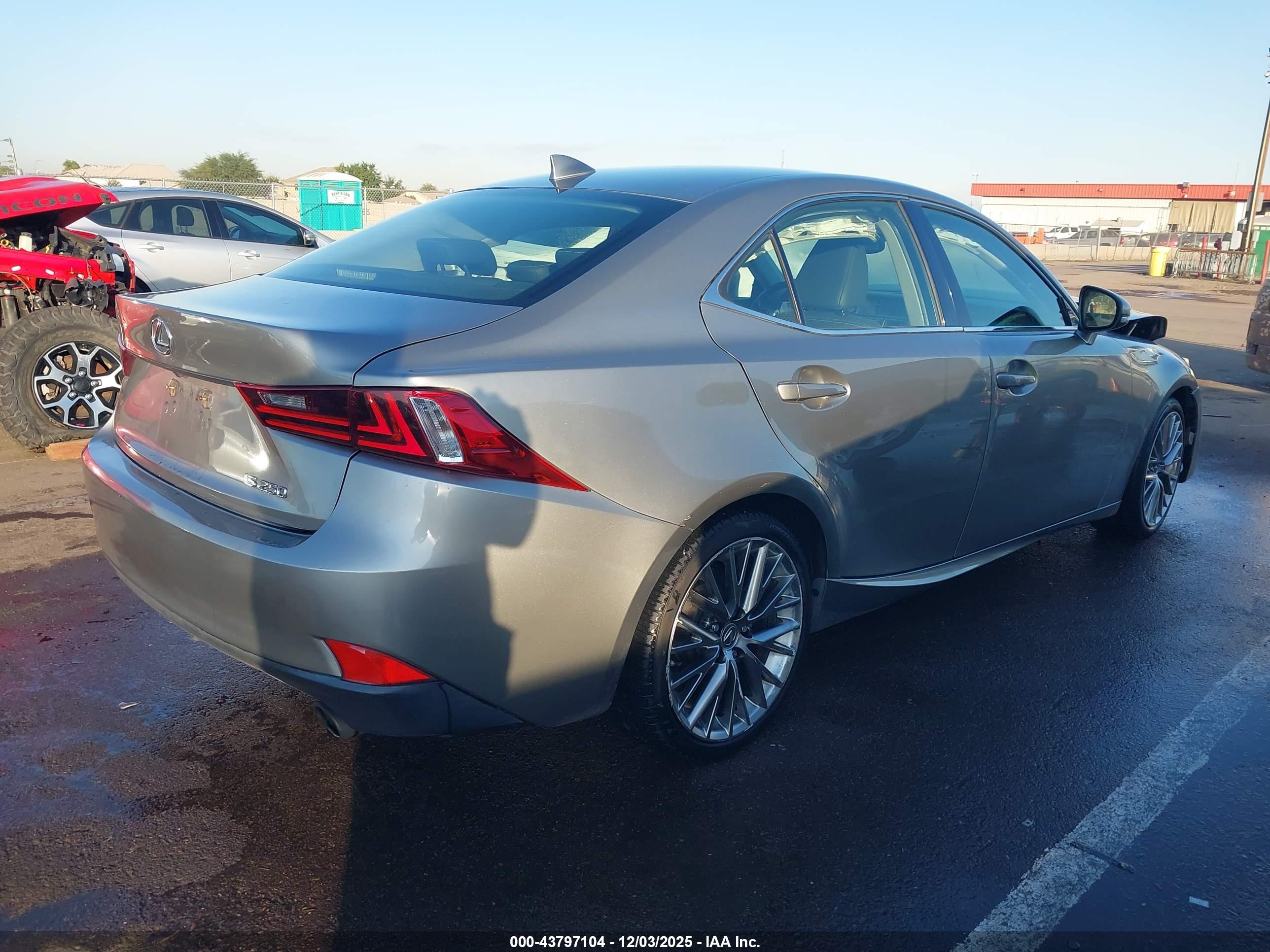LEXUS IS image 4