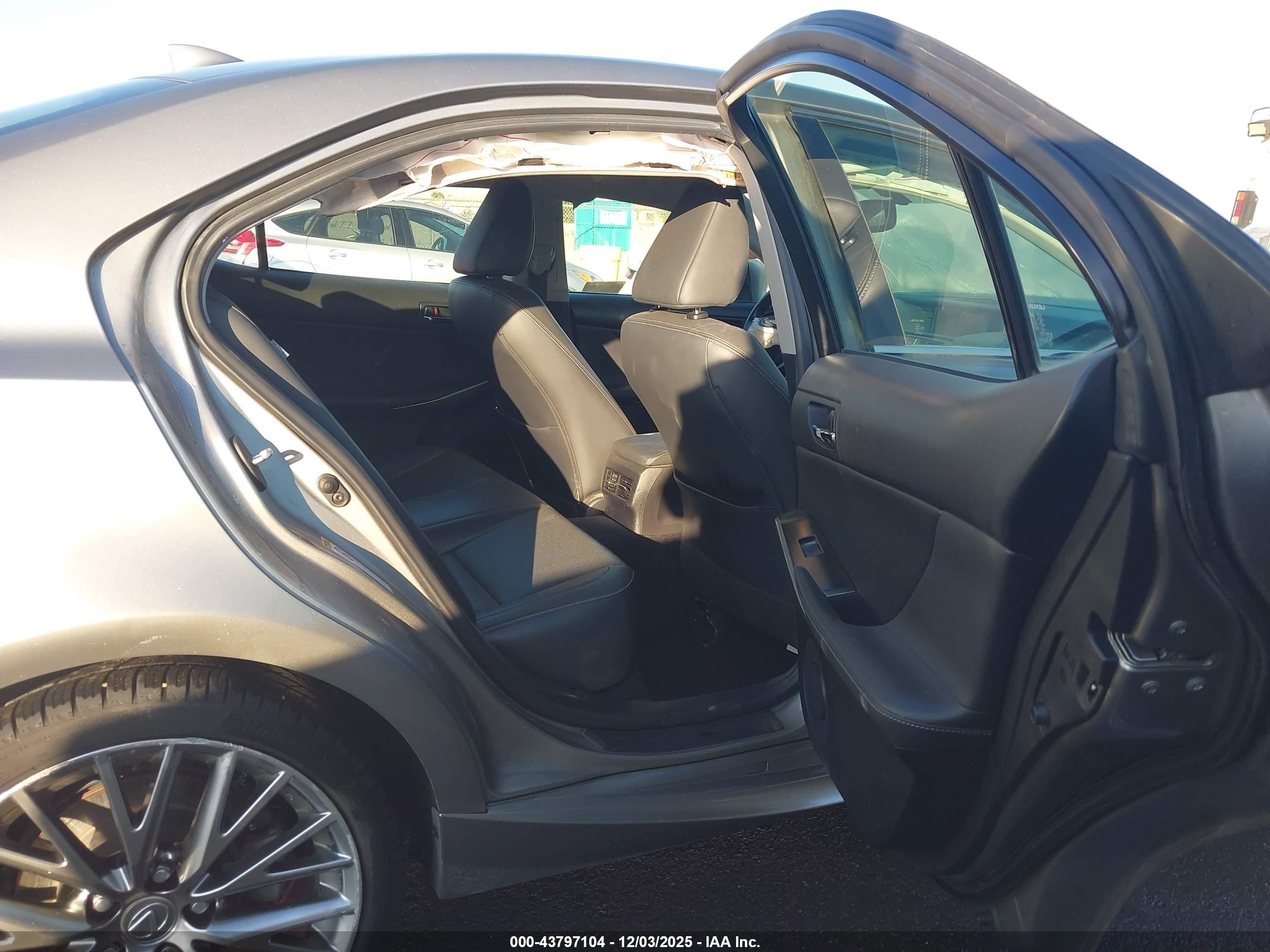 LEXUS IS image 8