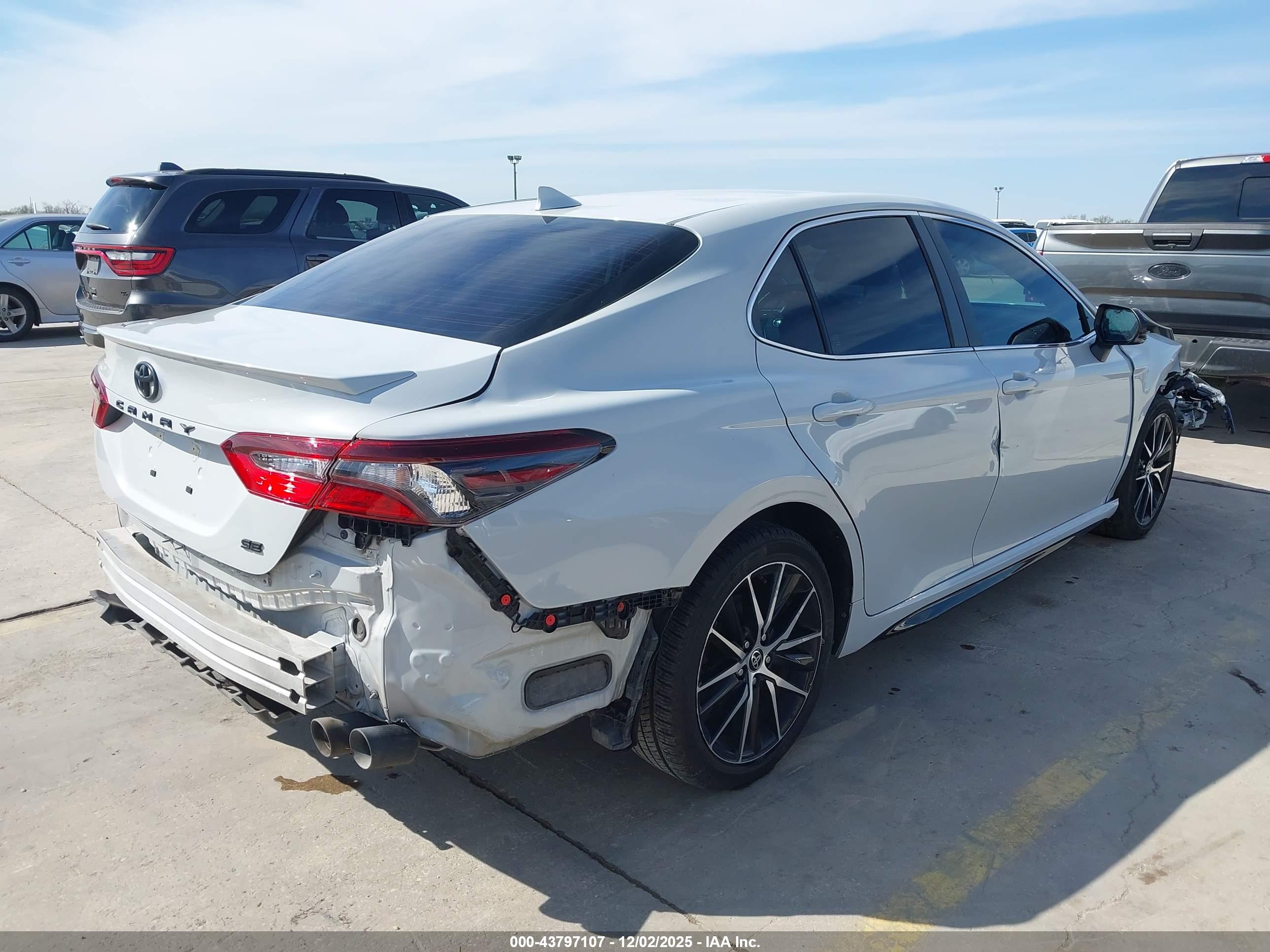 TOYOTA CAMRY image 4