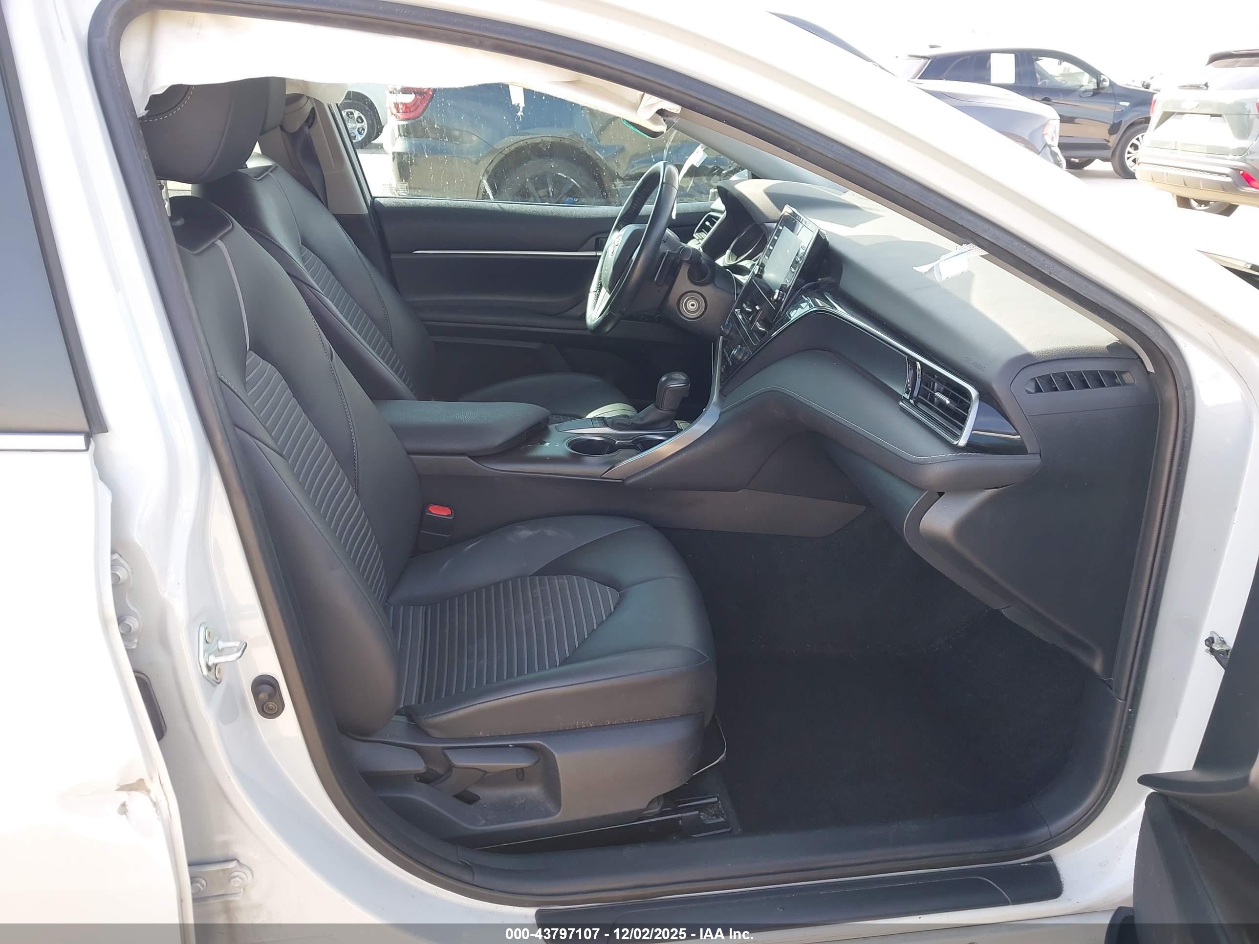 TOYOTA CAMRY image 5