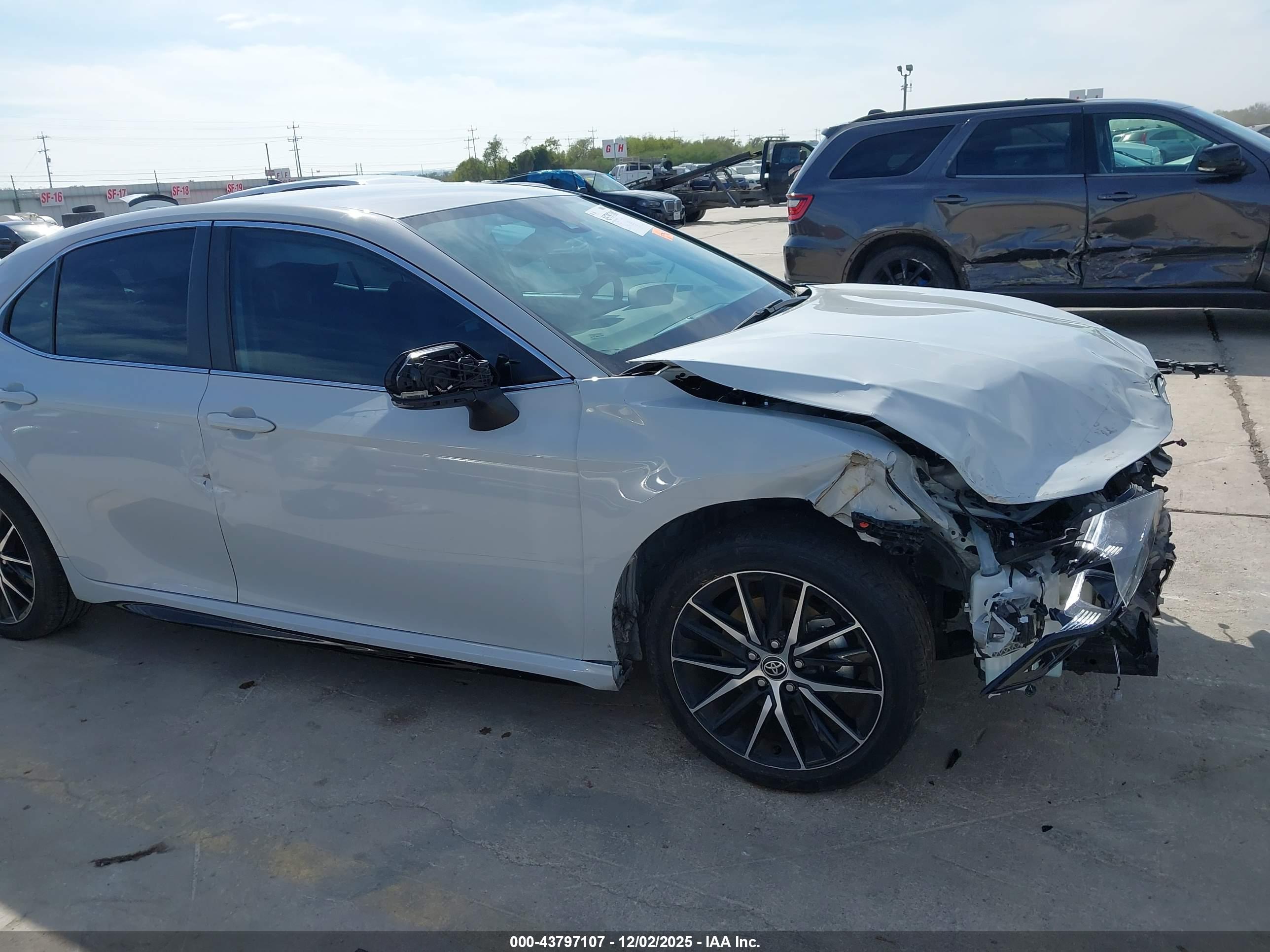 TOYOTA CAMRY image 6
