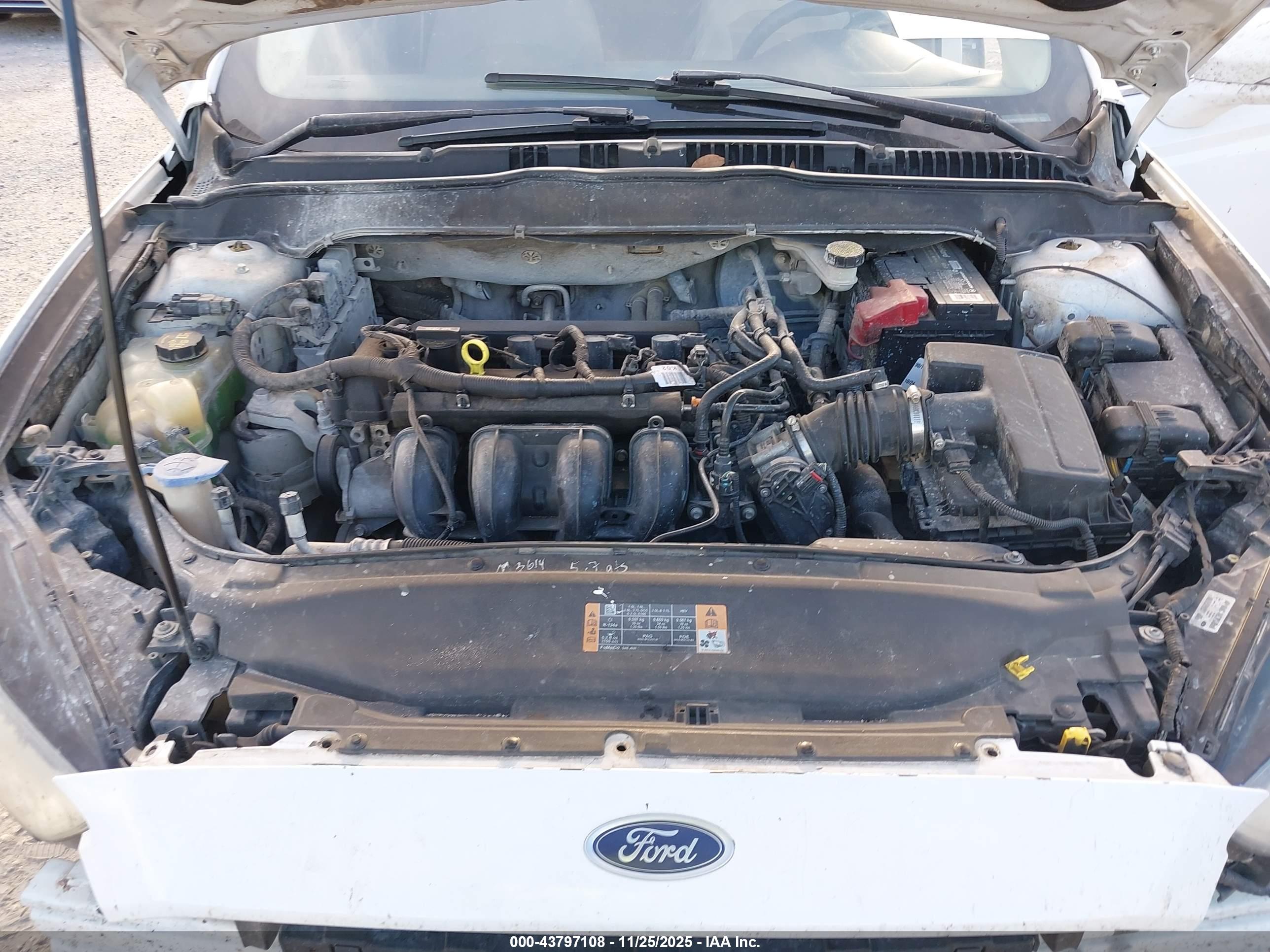 FORD FUSION image 10