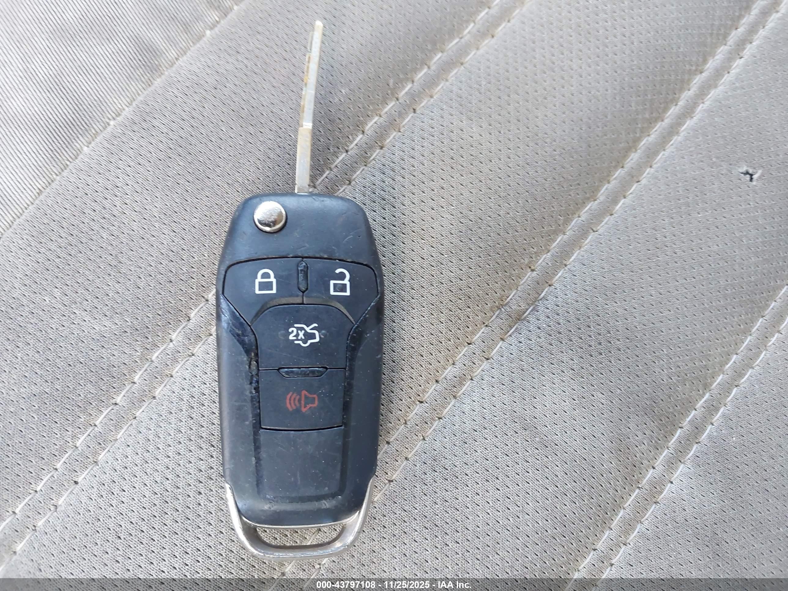 FORD FUSION image 11