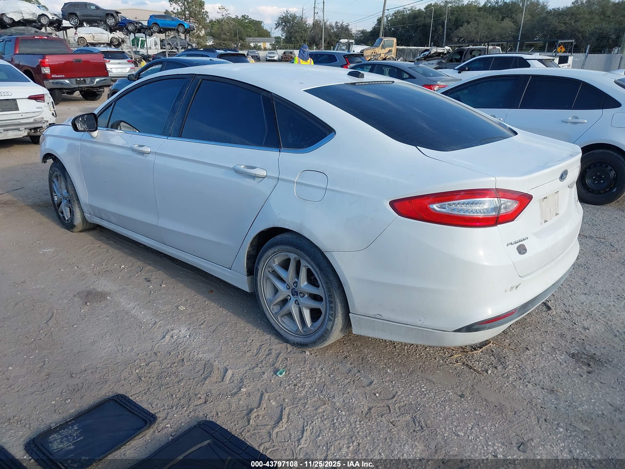FORD FUSION image 3