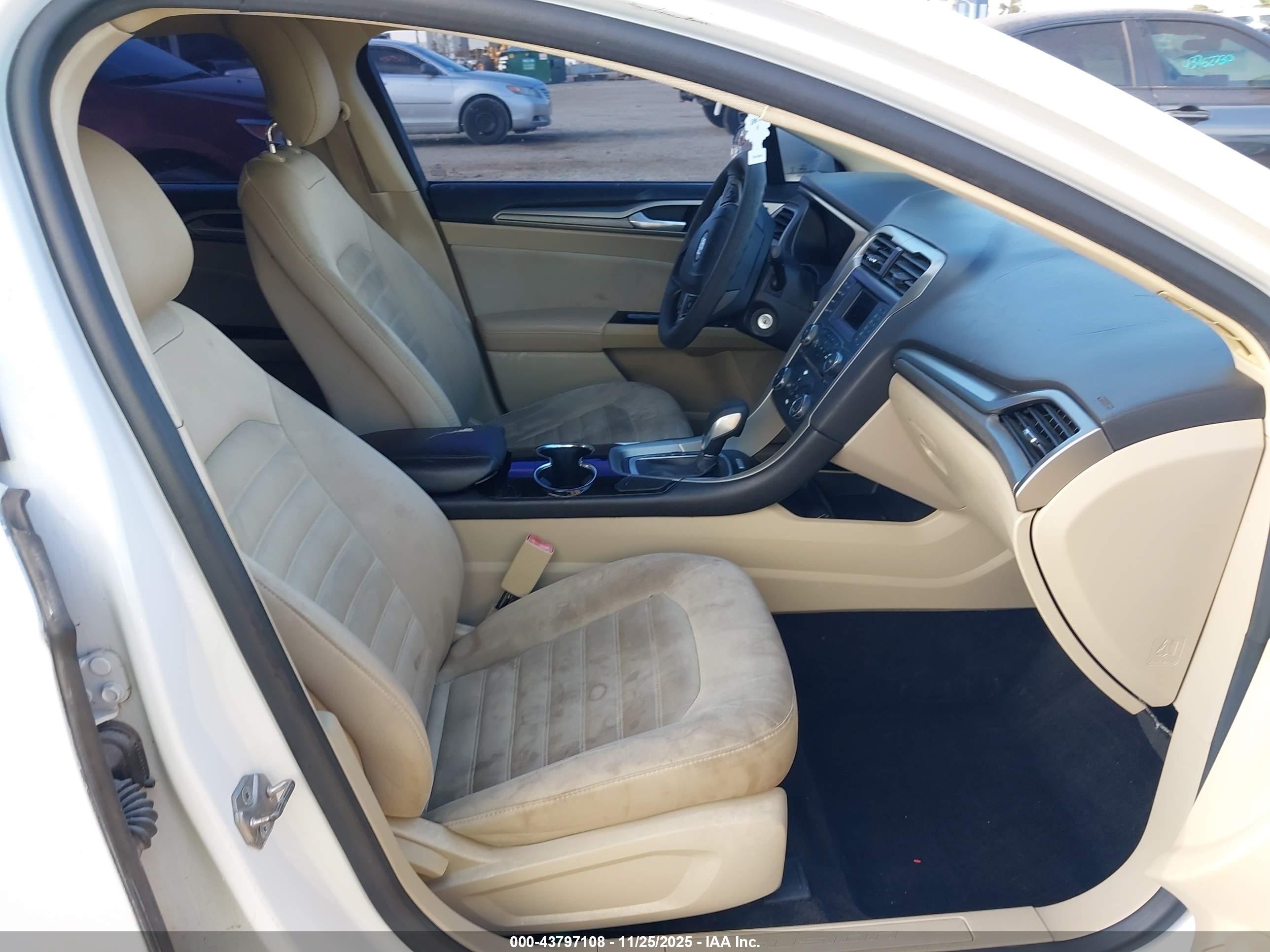 FORD FUSION image 5