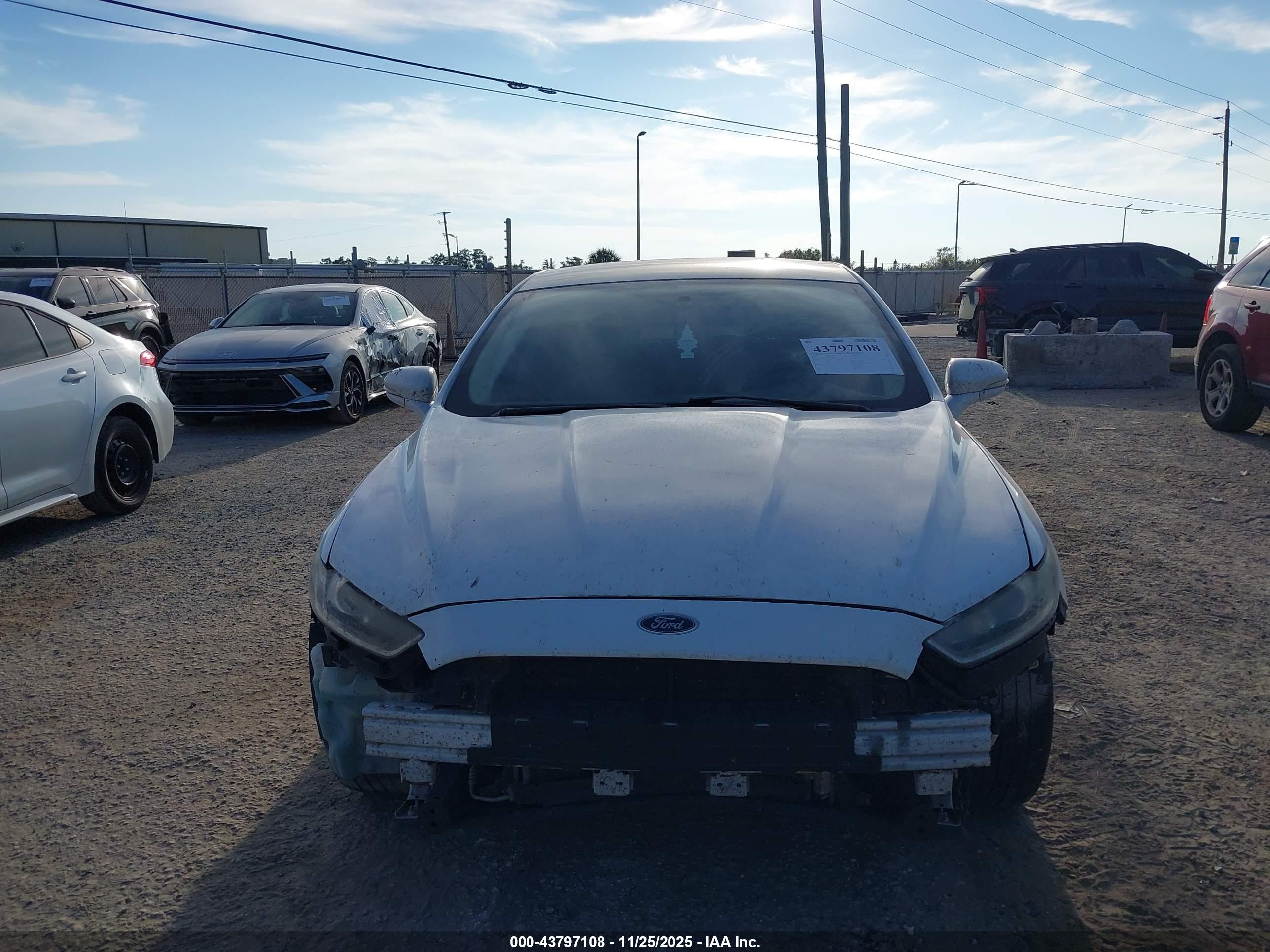 FORD FUSION image 6