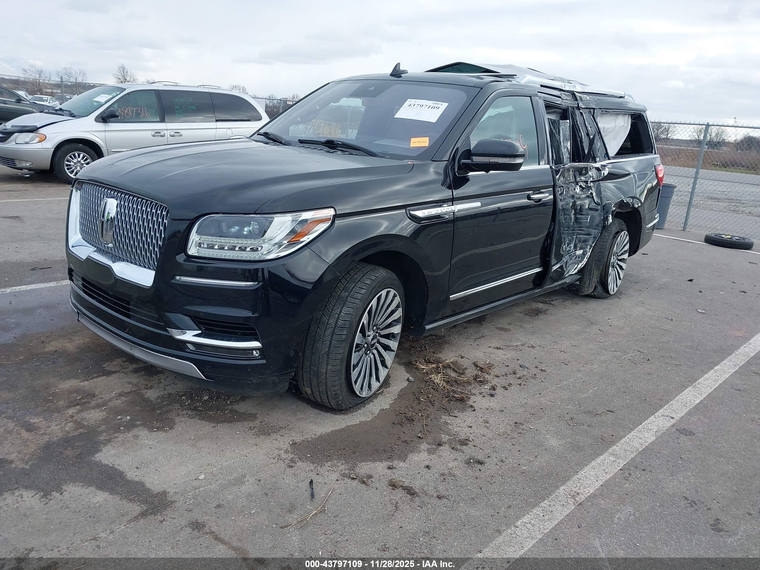 LINCOLN NAVIGATOR image 2