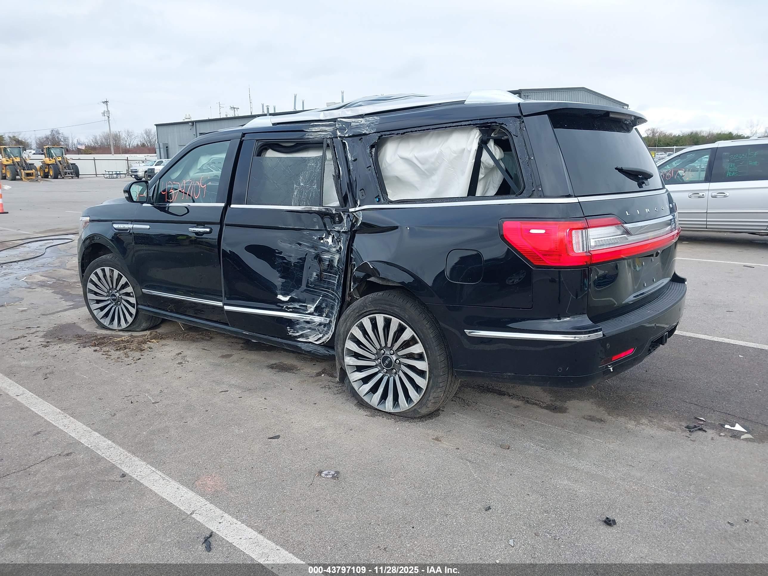 LINCOLN NAVIGATOR image 3
