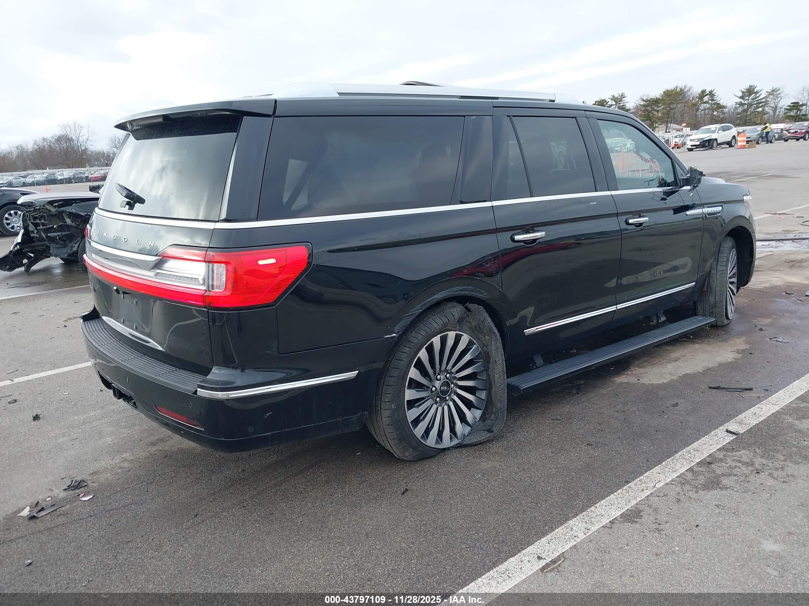 LINCOLN NAVIGATOR image 4