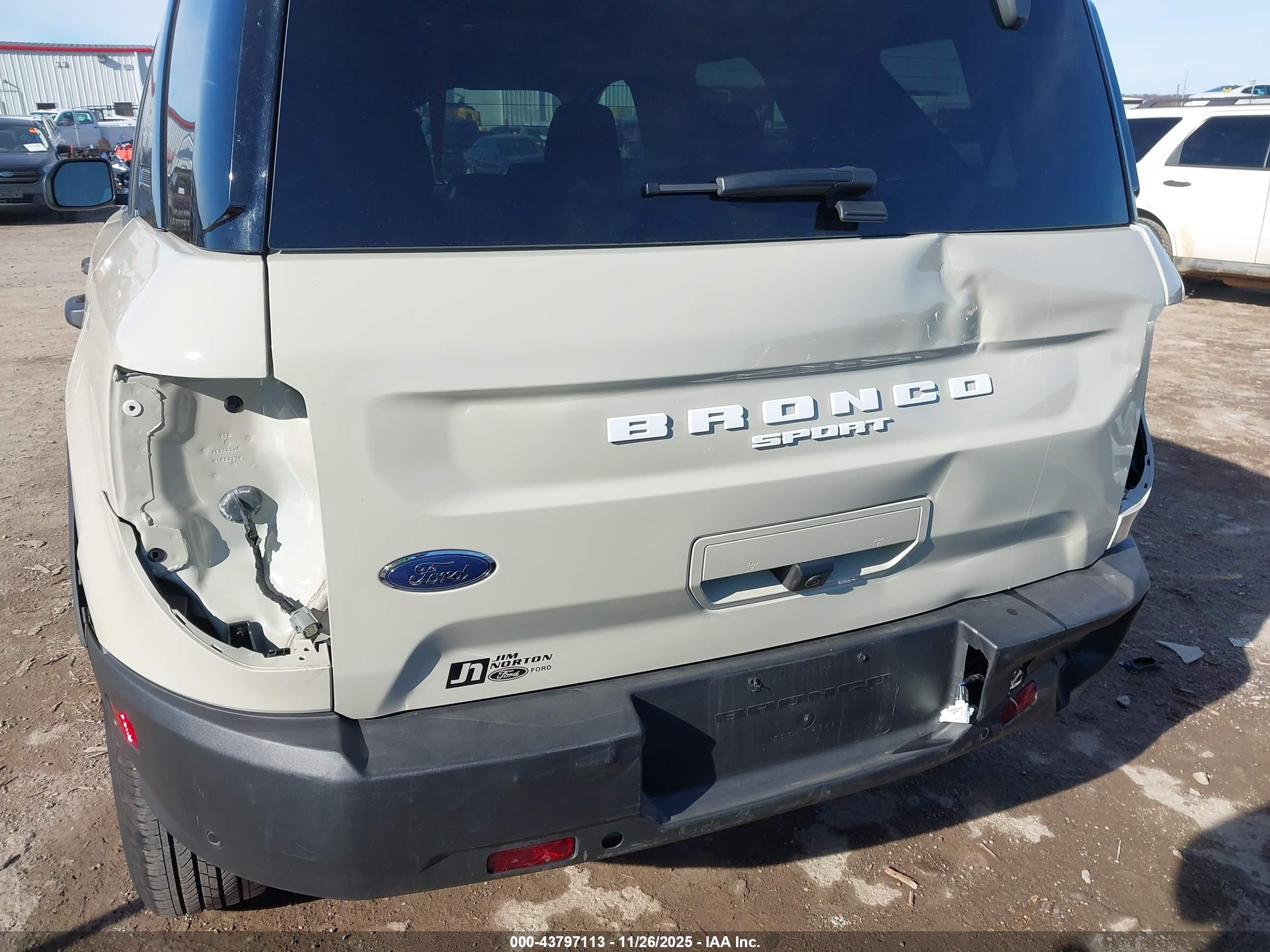 FORD BRONCO image 6
