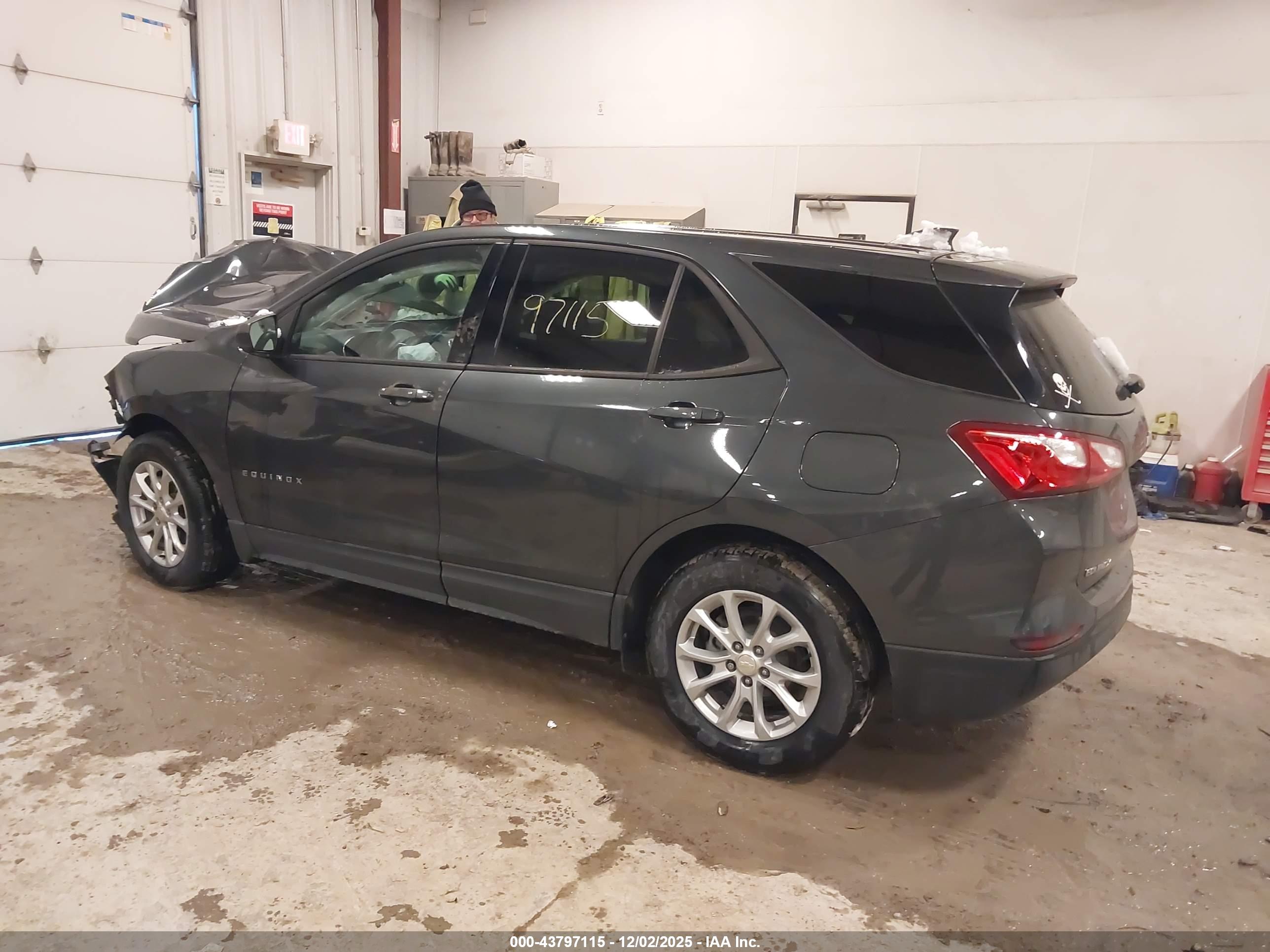 CHEVROLET EQUINOX image 3