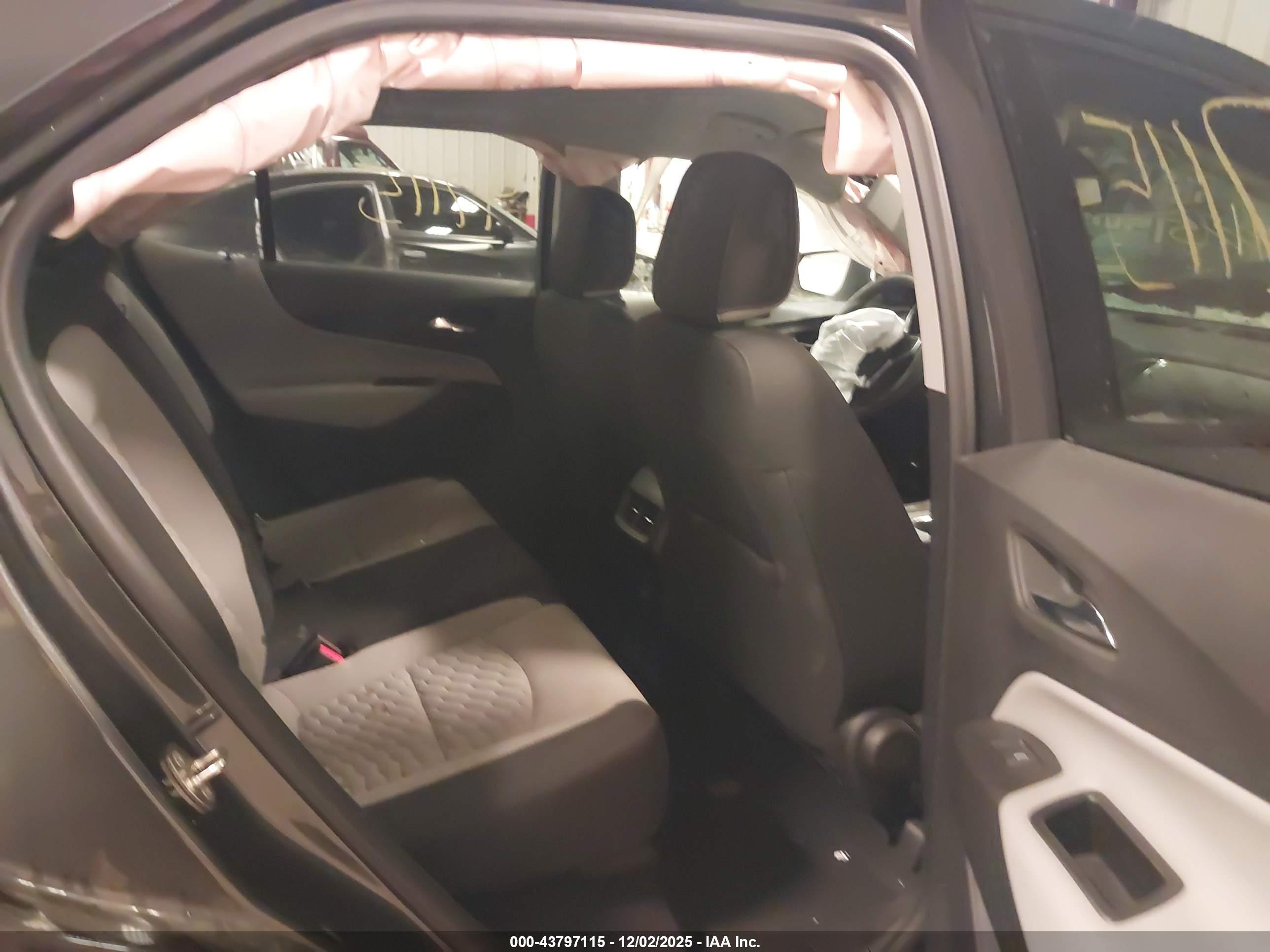 CHEVROLET EQUINOX image 8