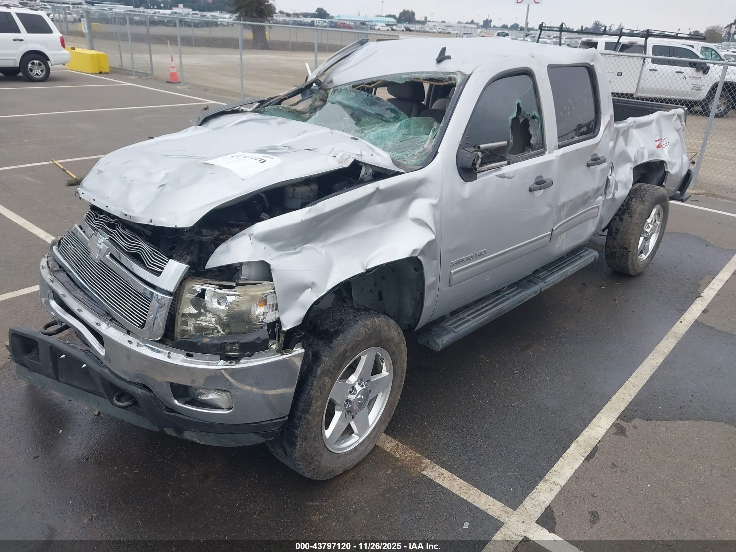 CHEVROLET SILVERADO image 2