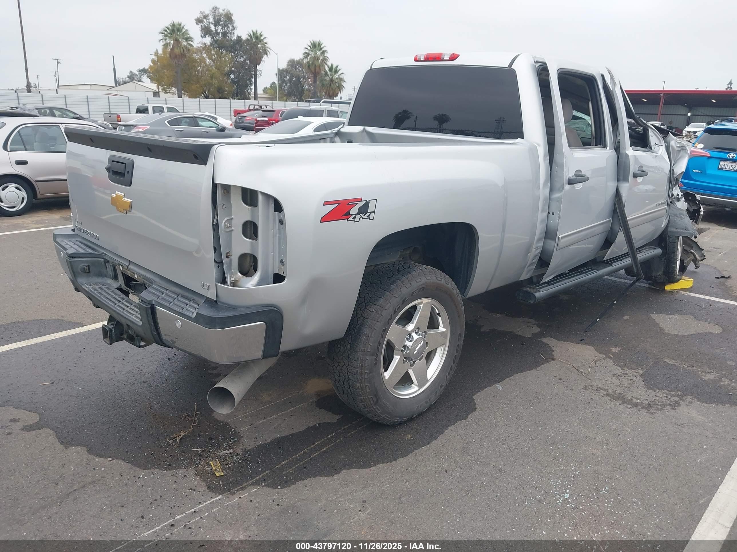 CHEVROLET SILVERADO image 4