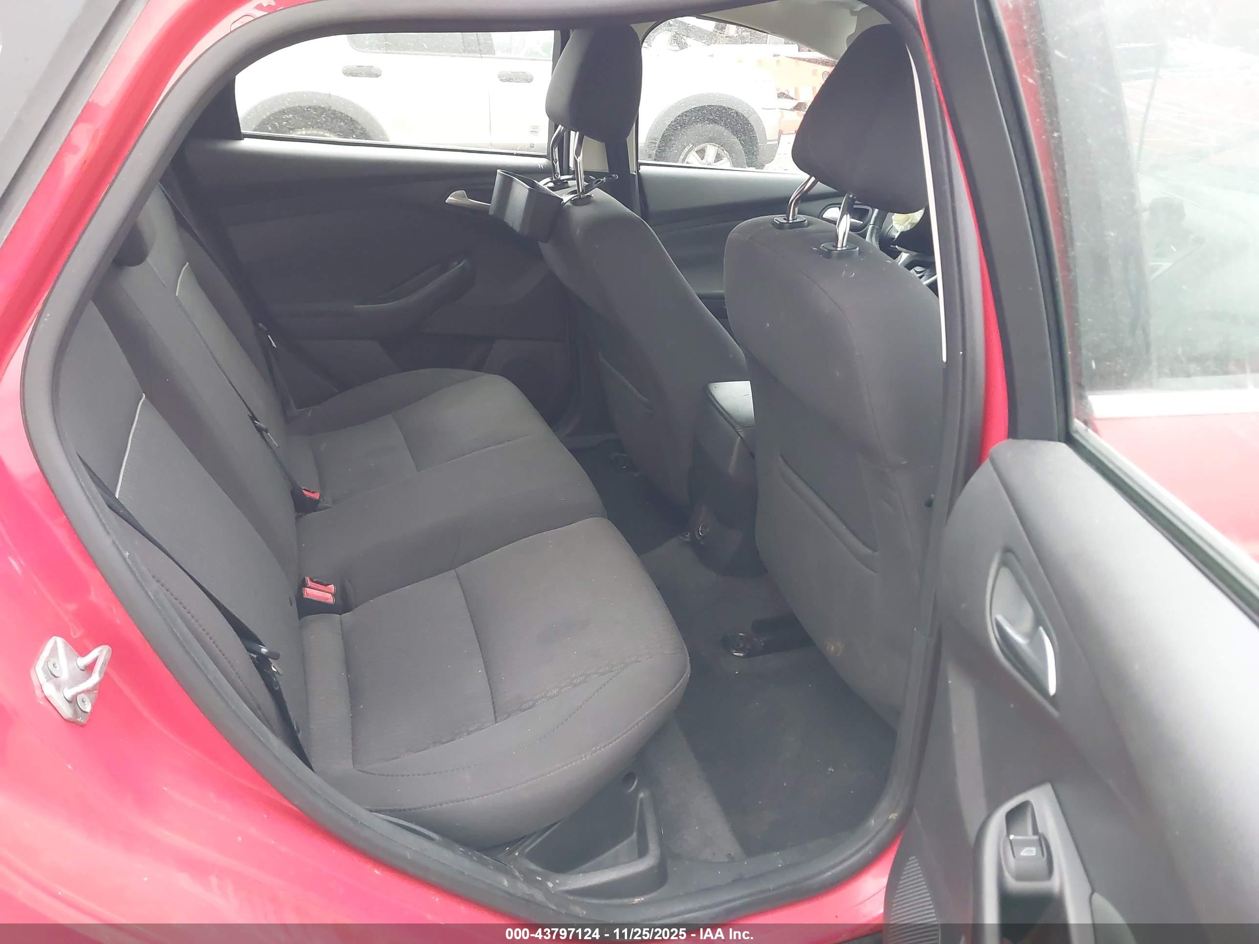 FORD FOCUS image 8