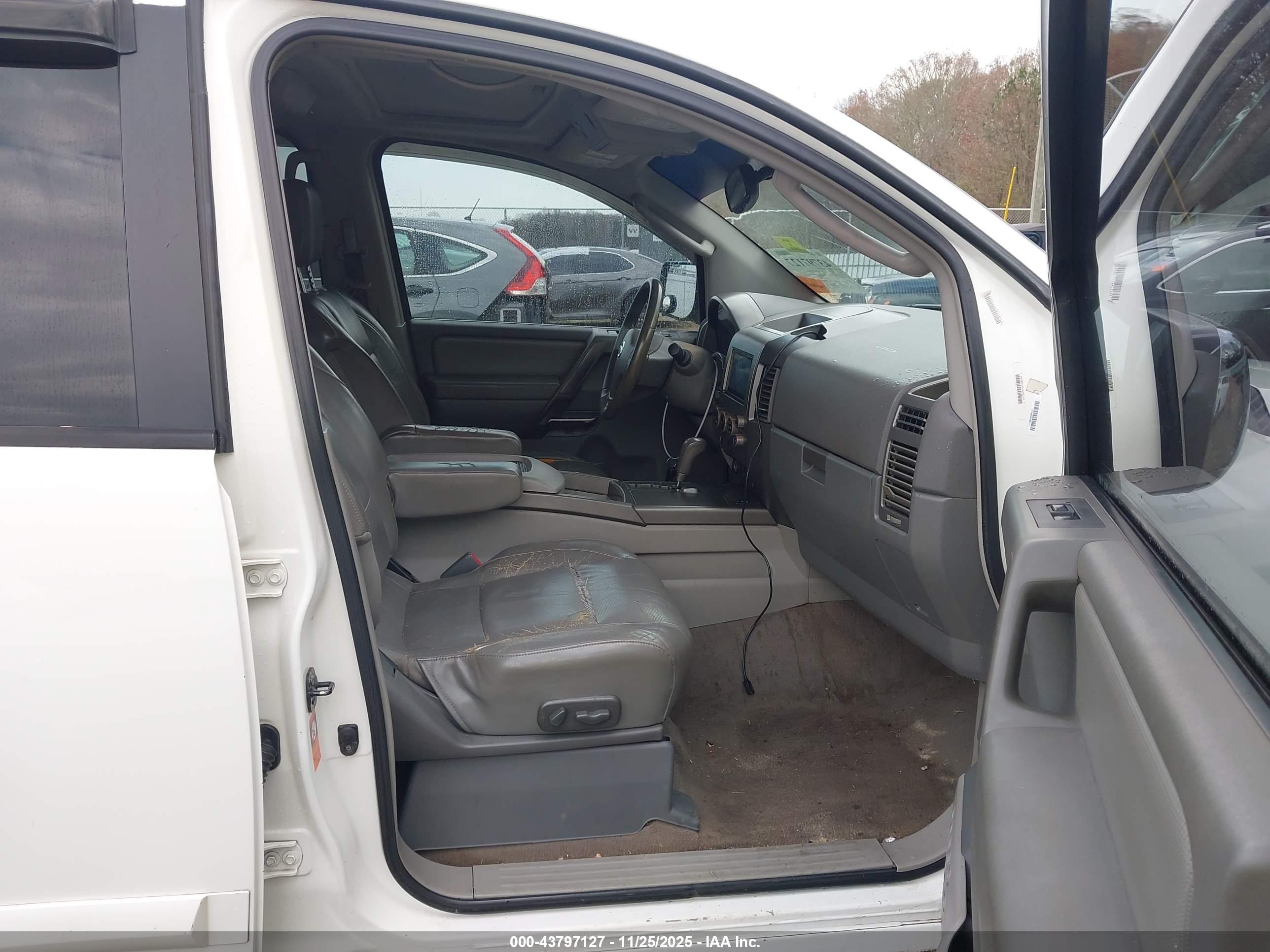 NISSAN PATHFINDER image 5