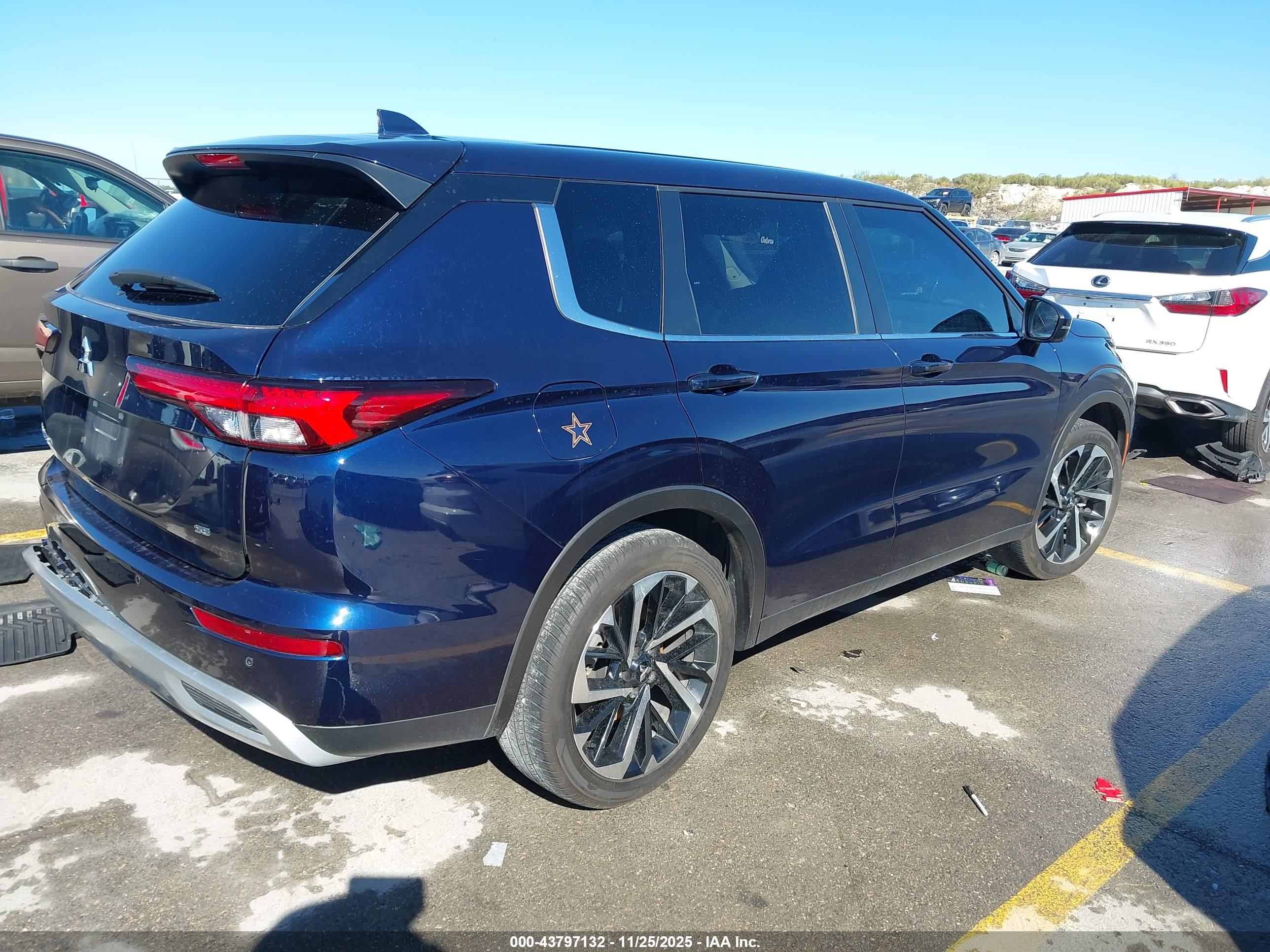MITSUBISHI OUTLANDER image 4