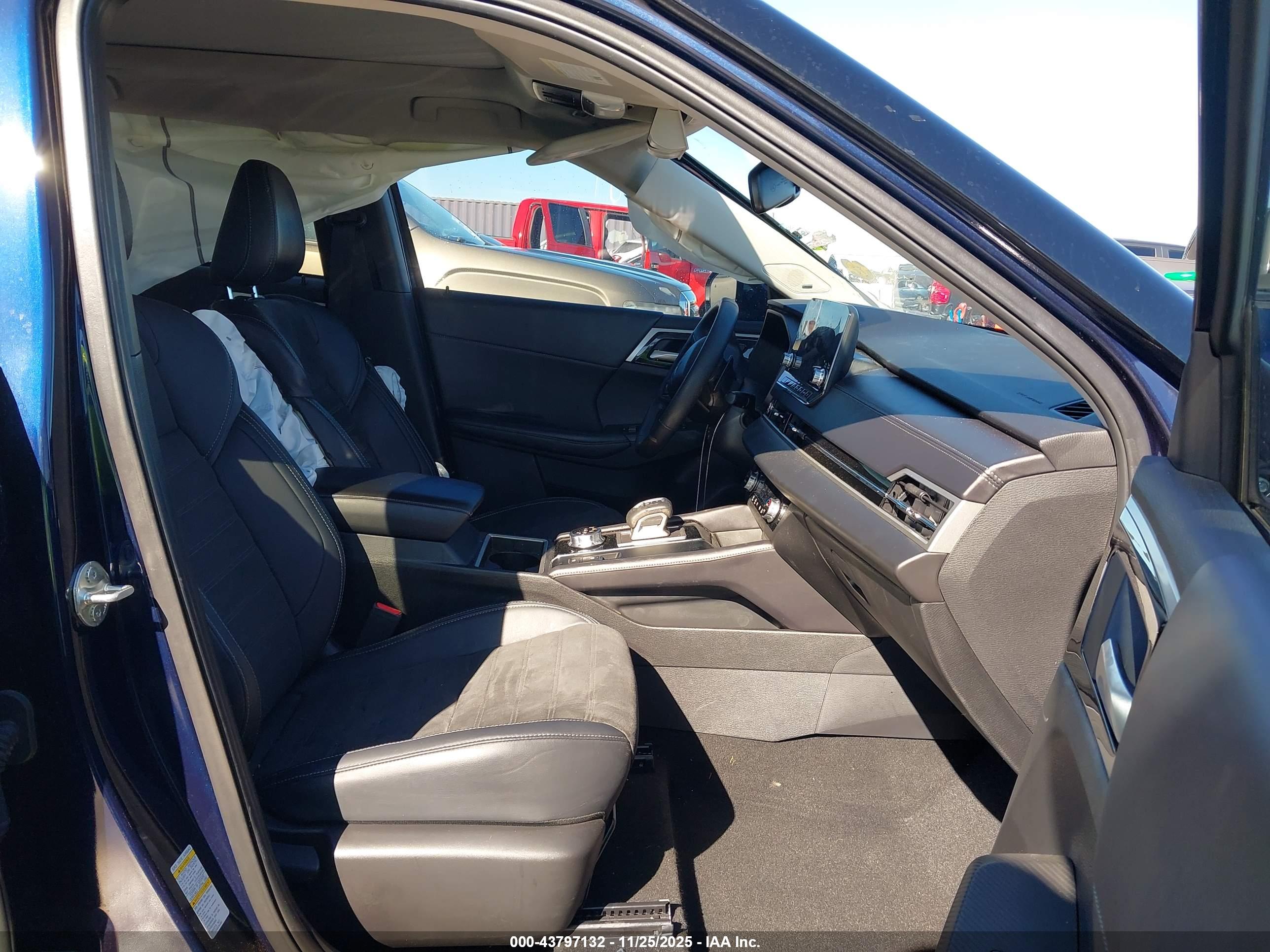 MITSUBISHI OUTLANDER image 5