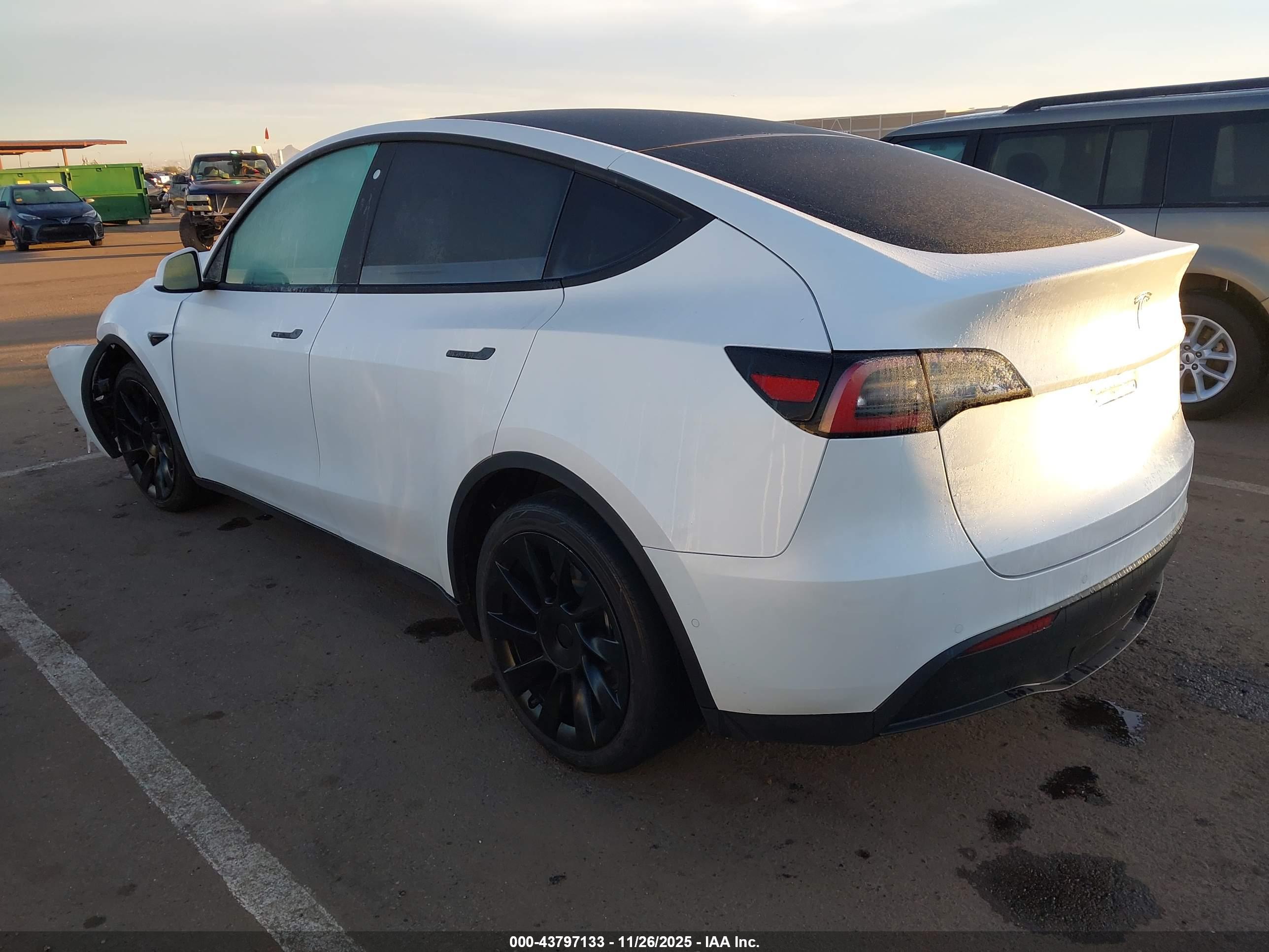 TESLA MODEL image 3