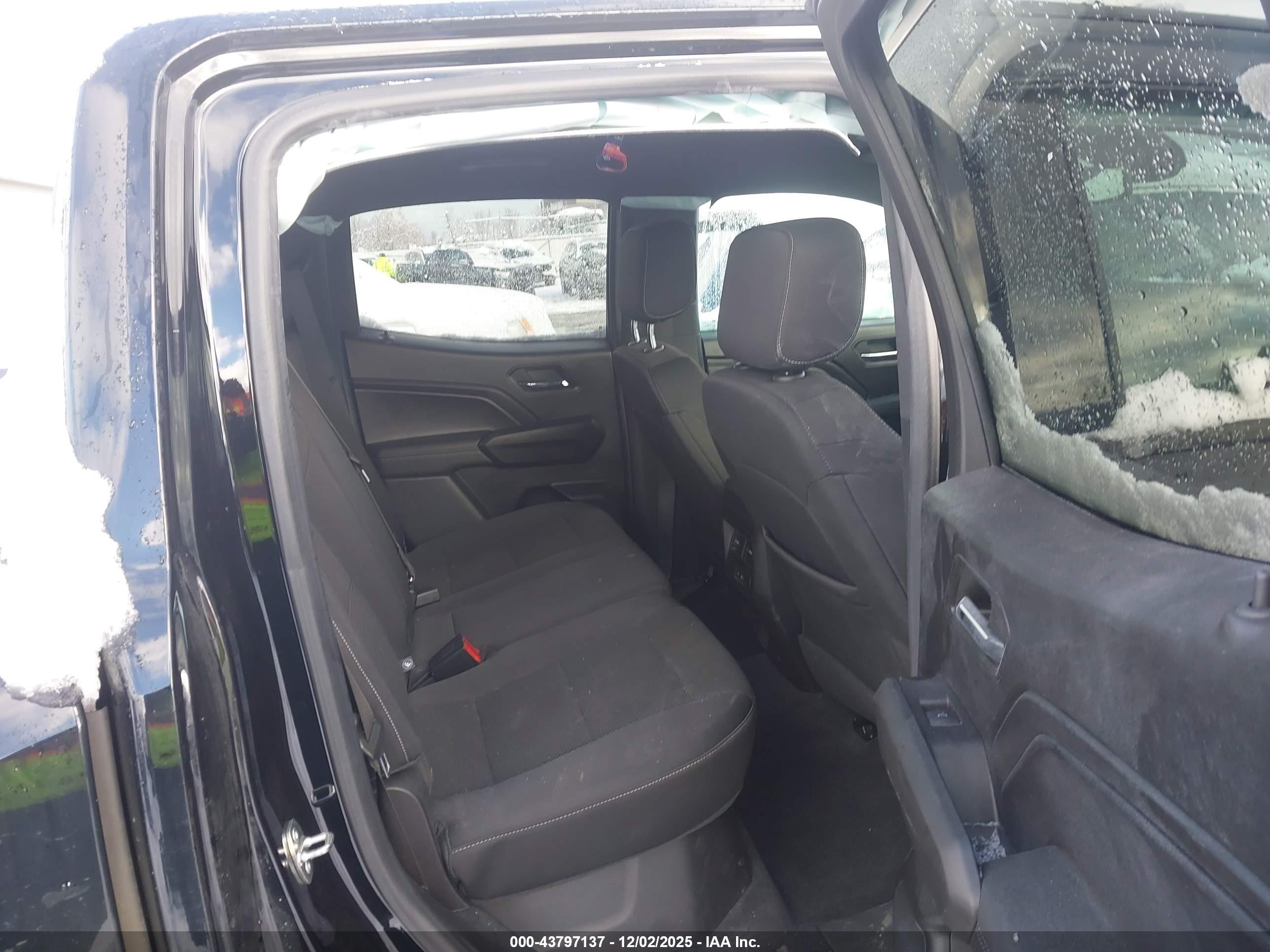 GMC CANYON image 8