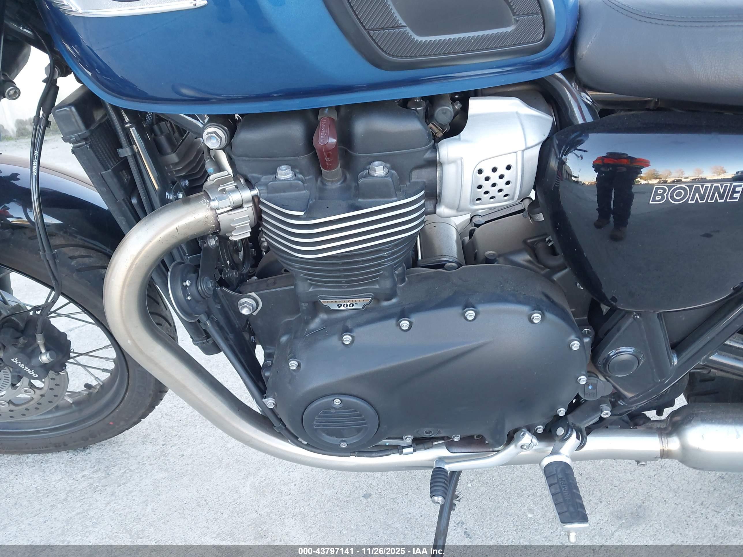 TRIUMPH MOTORCYCLE image 9