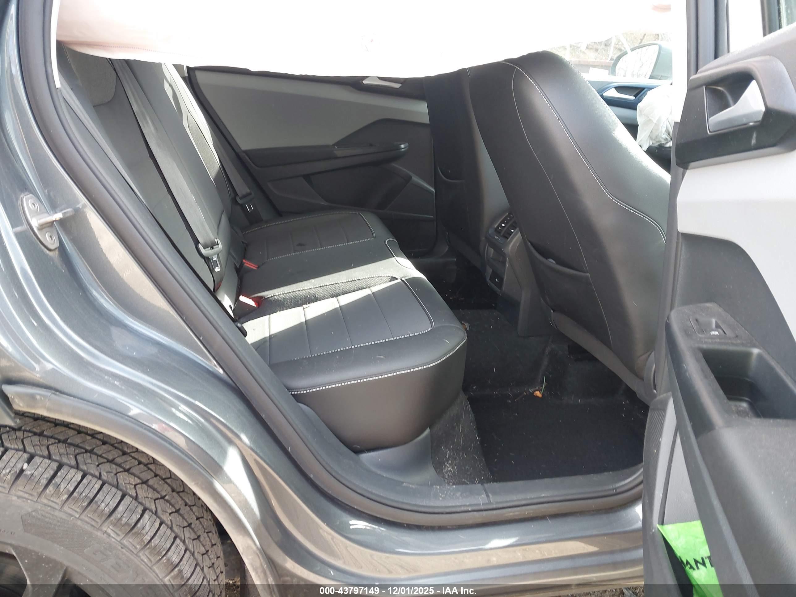 VOLKSWAGEN TAOS image 8
