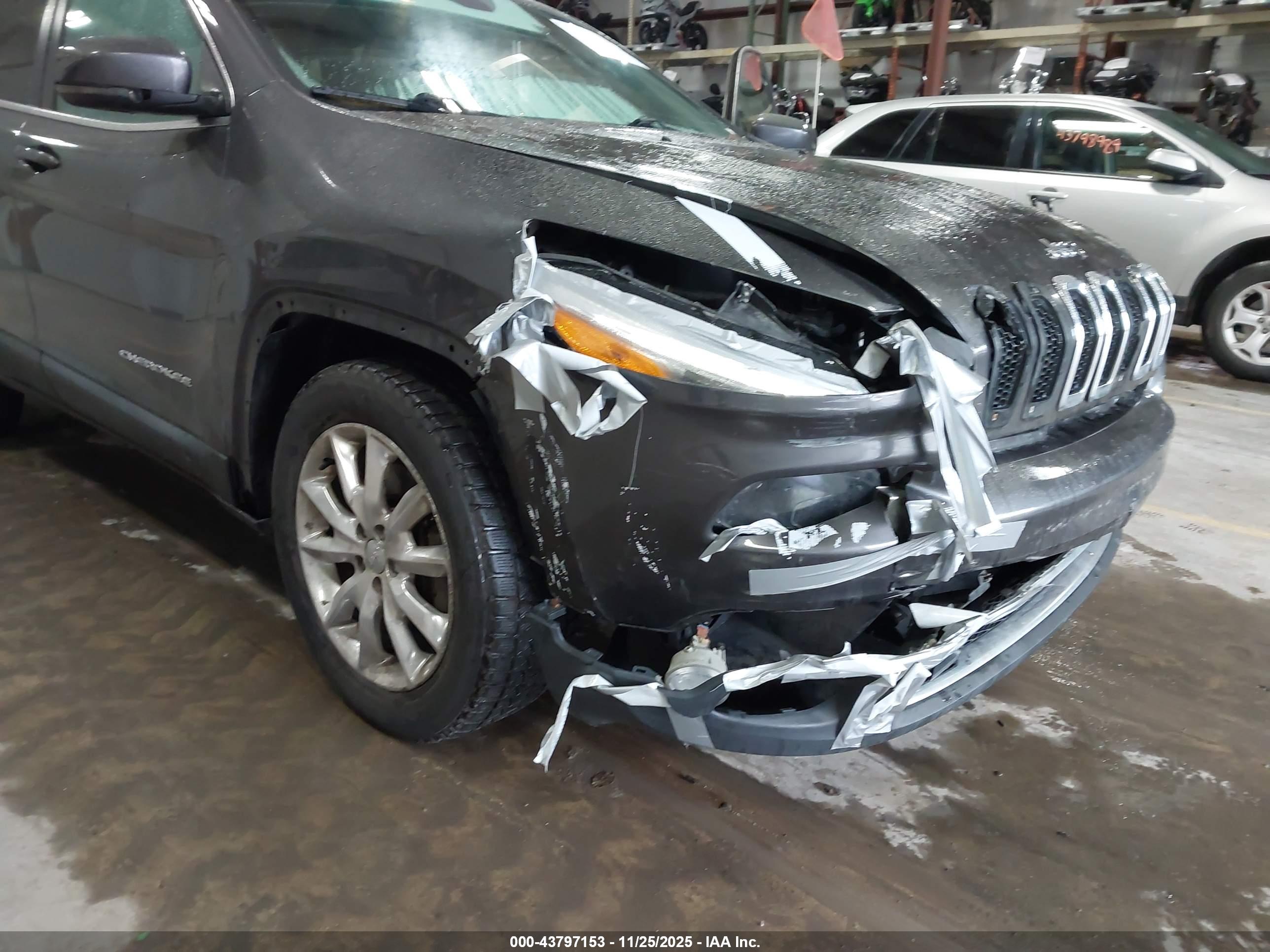 JEEP CHEROKEE image 6