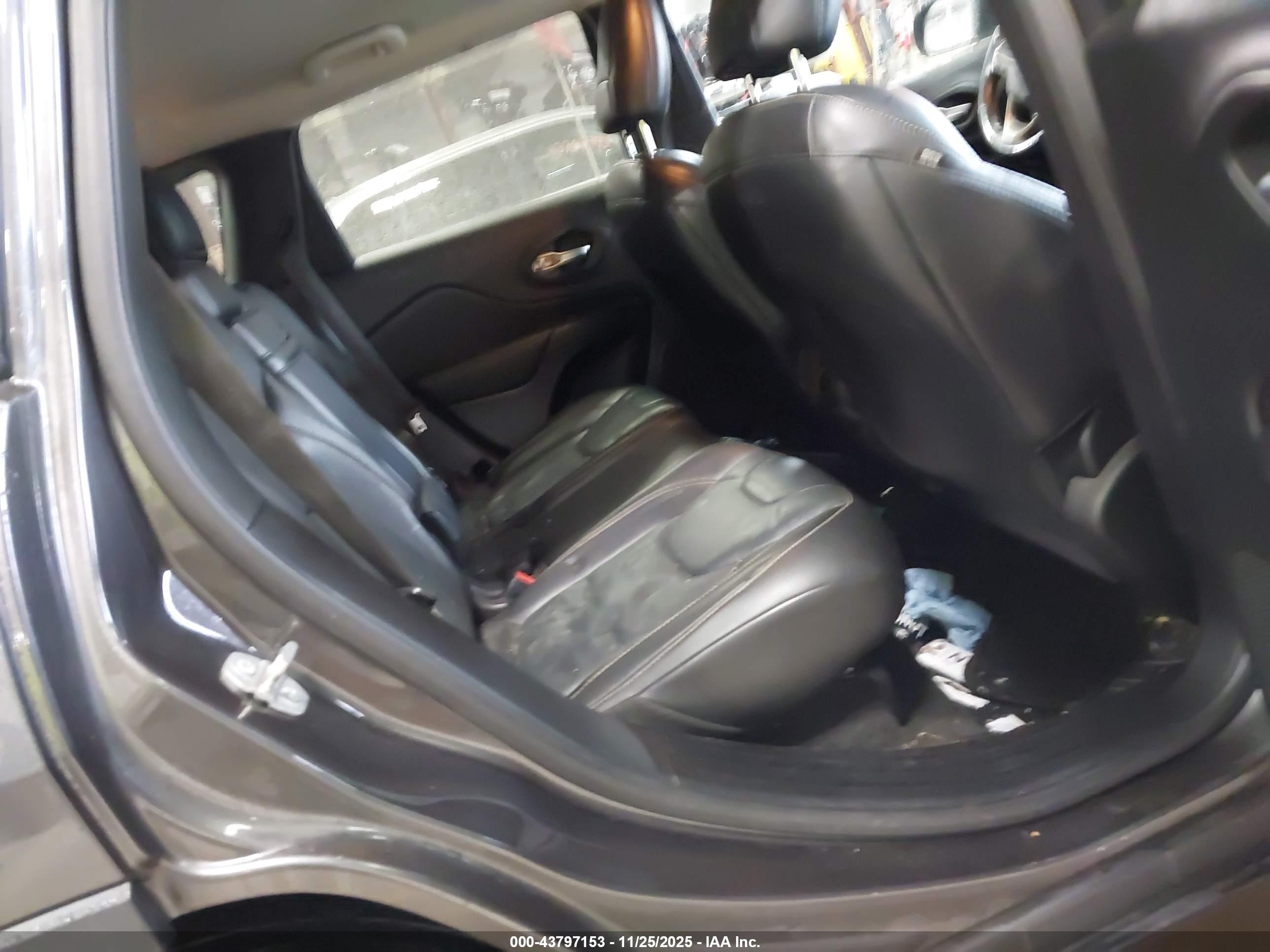 JEEP CHEROKEE image 8