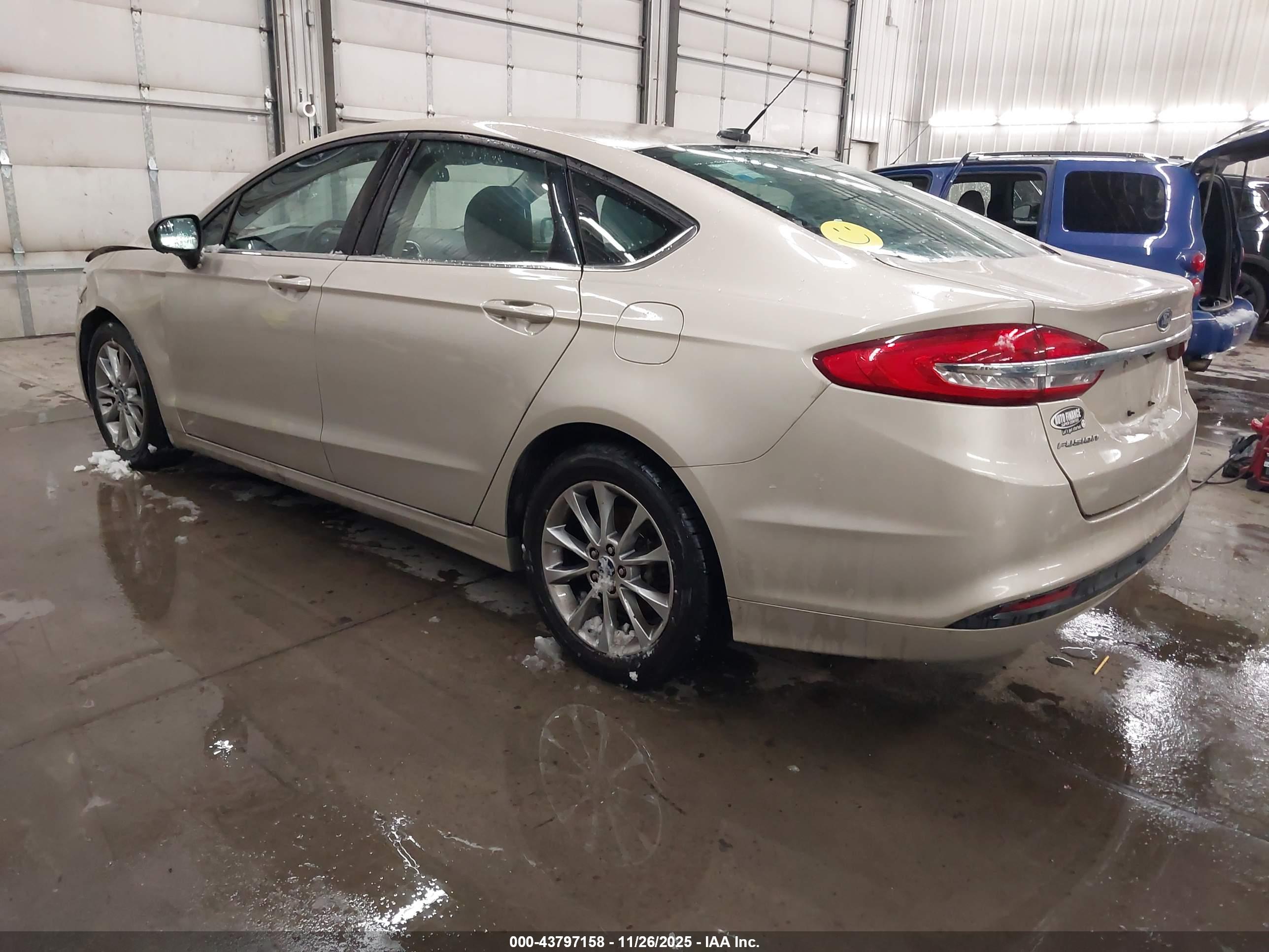 FORD FUSION image 3