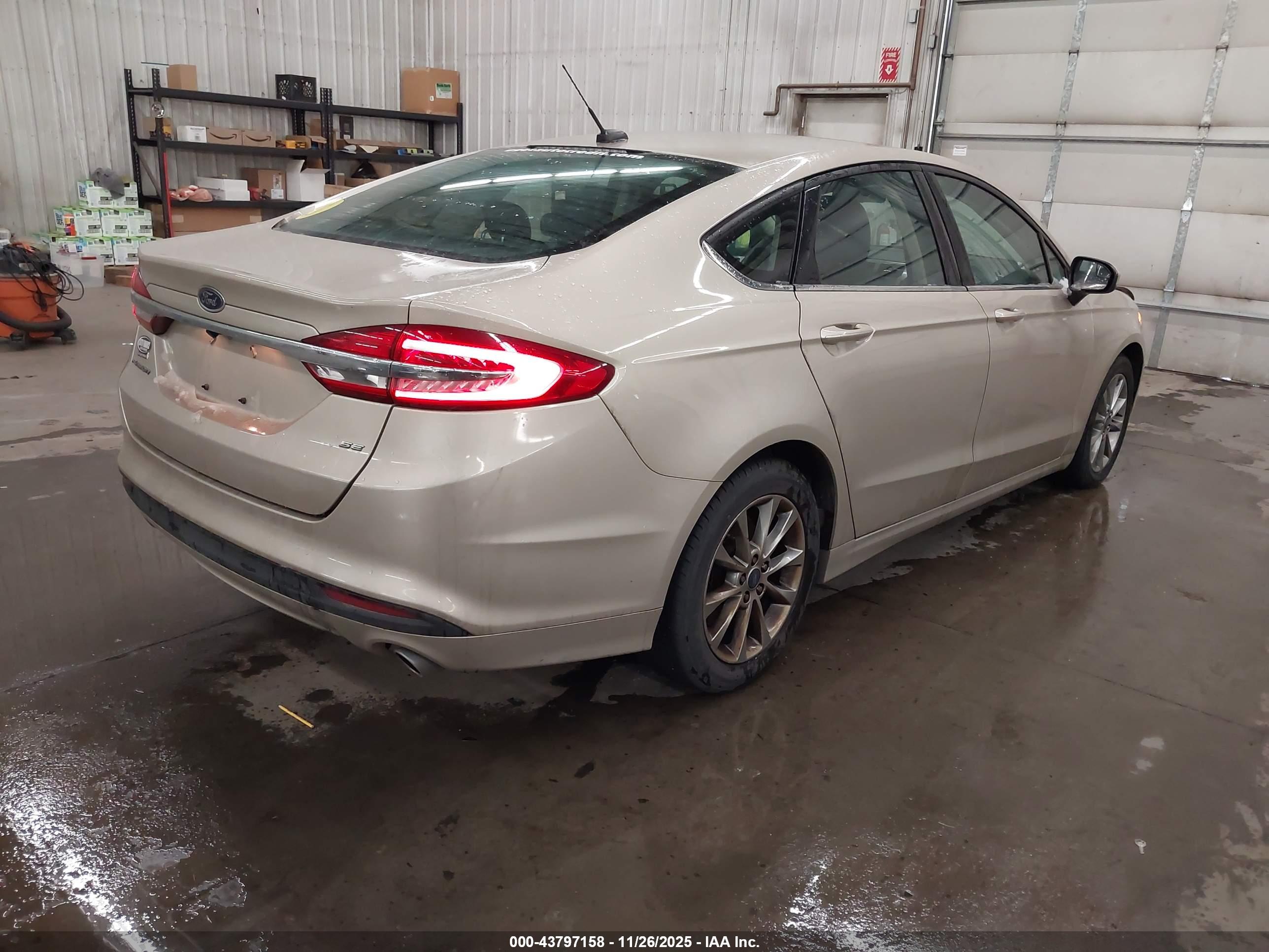FORD FUSION image 4
