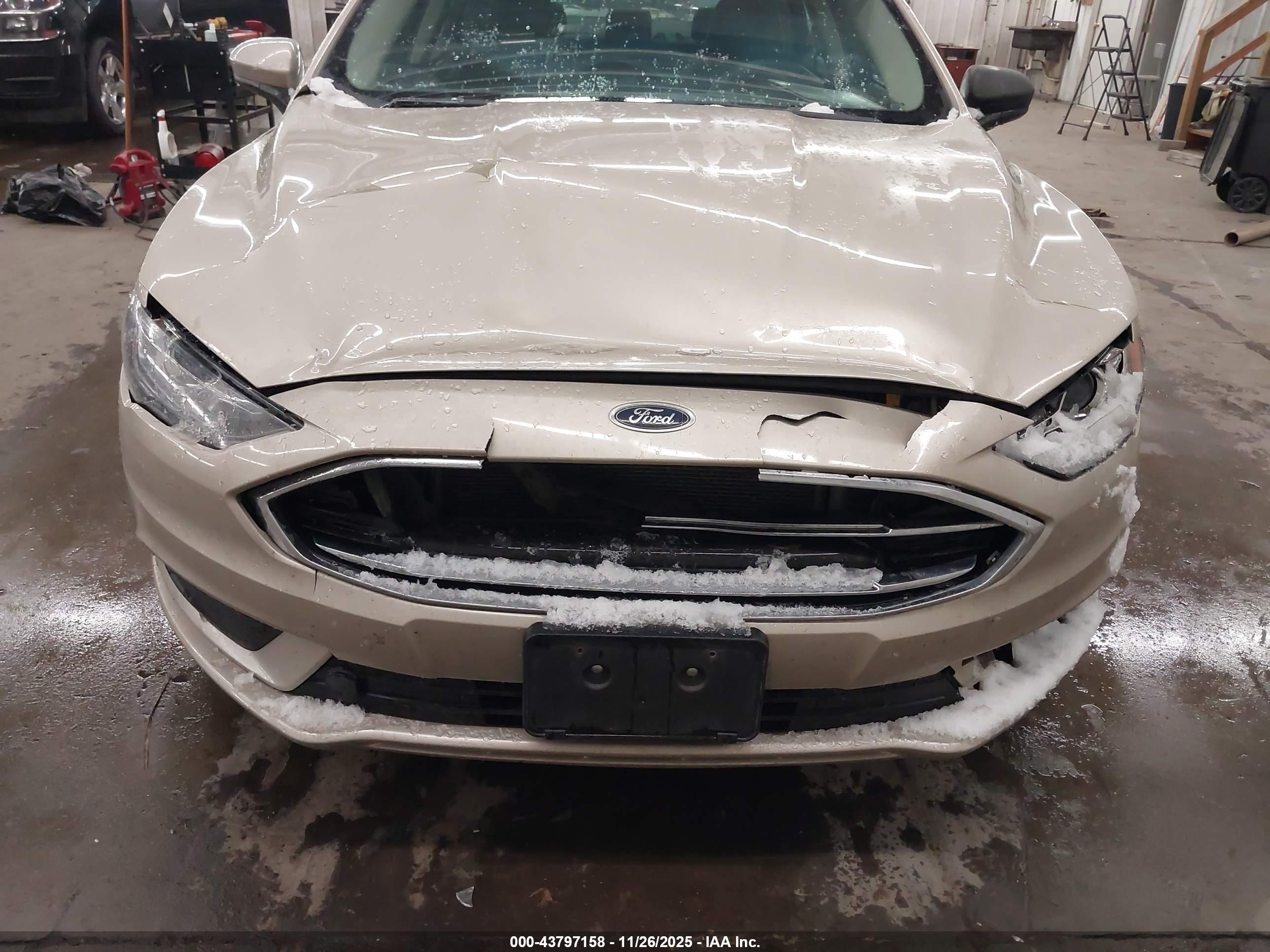 FORD FUSION image 6