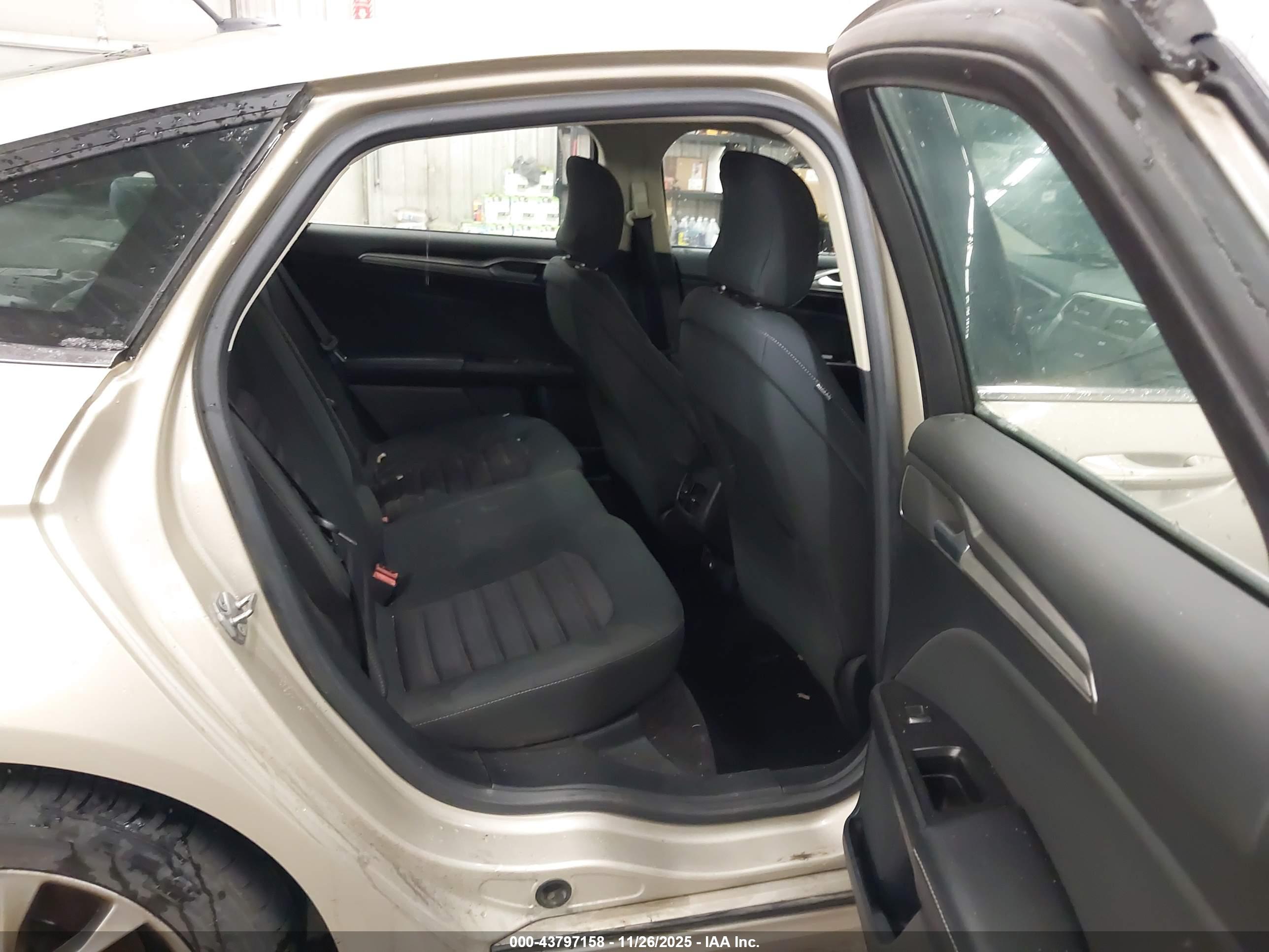 FORD FUSION image 8