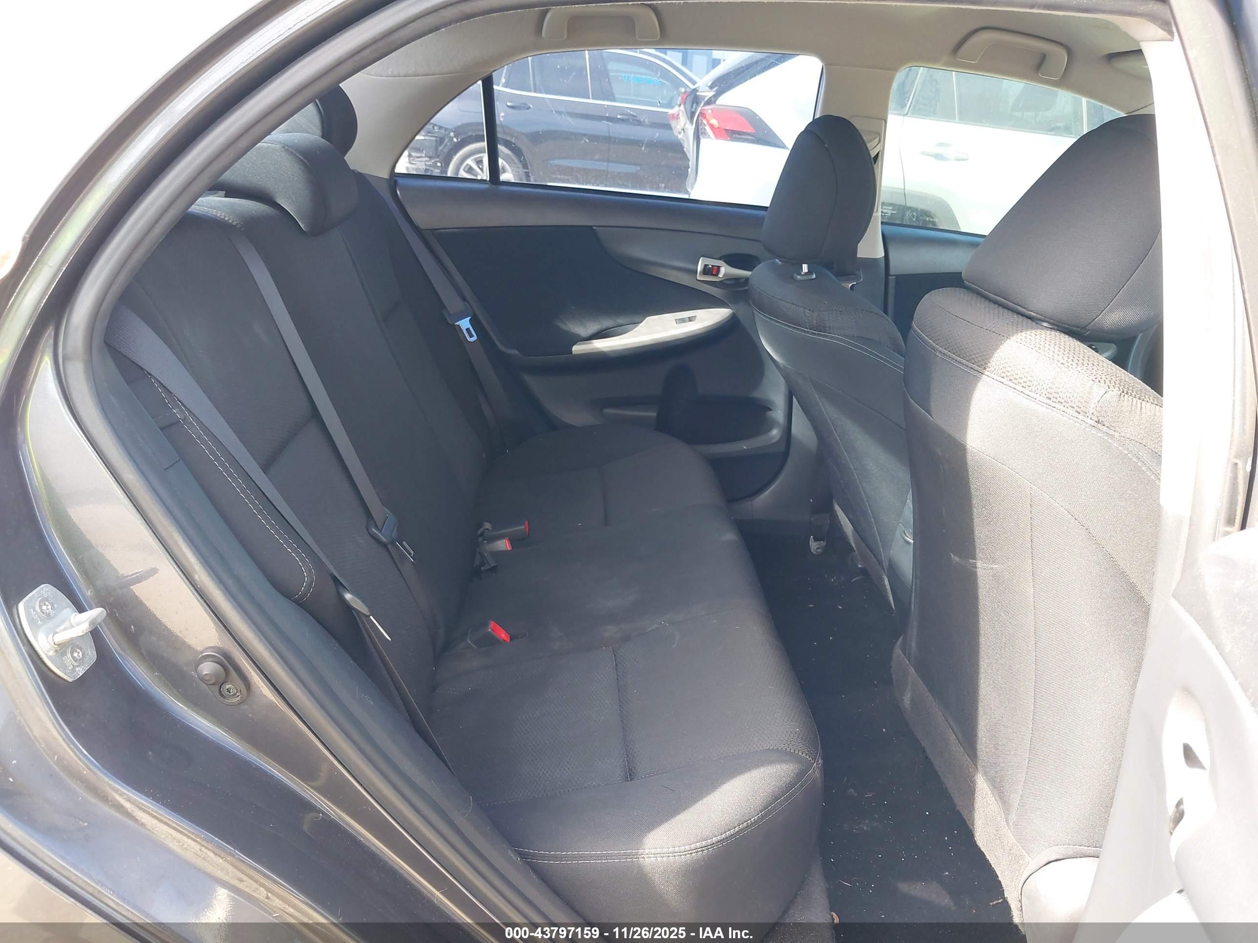TOYOTA COROLLA image 8
