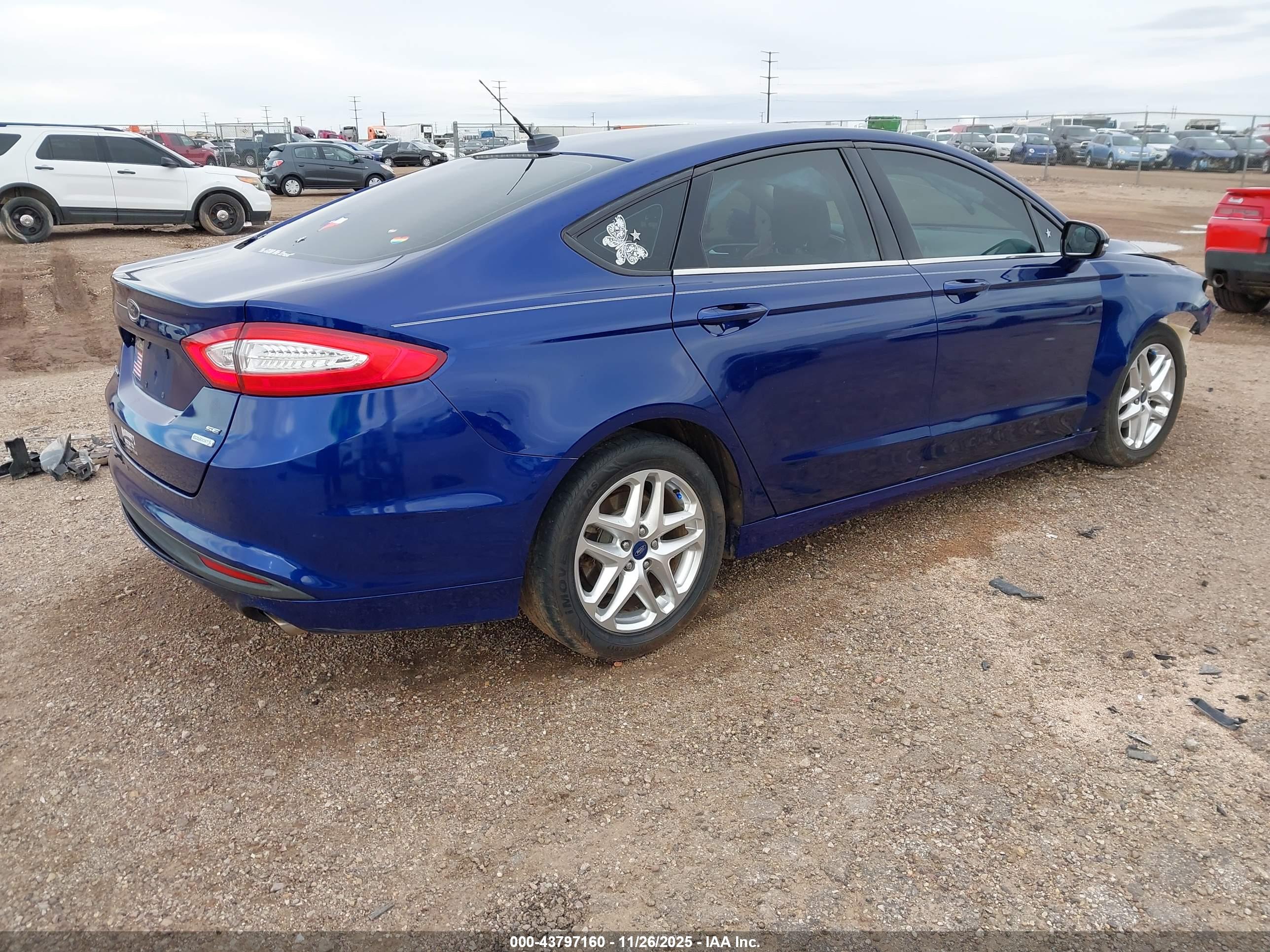 FORD FUSION image 4