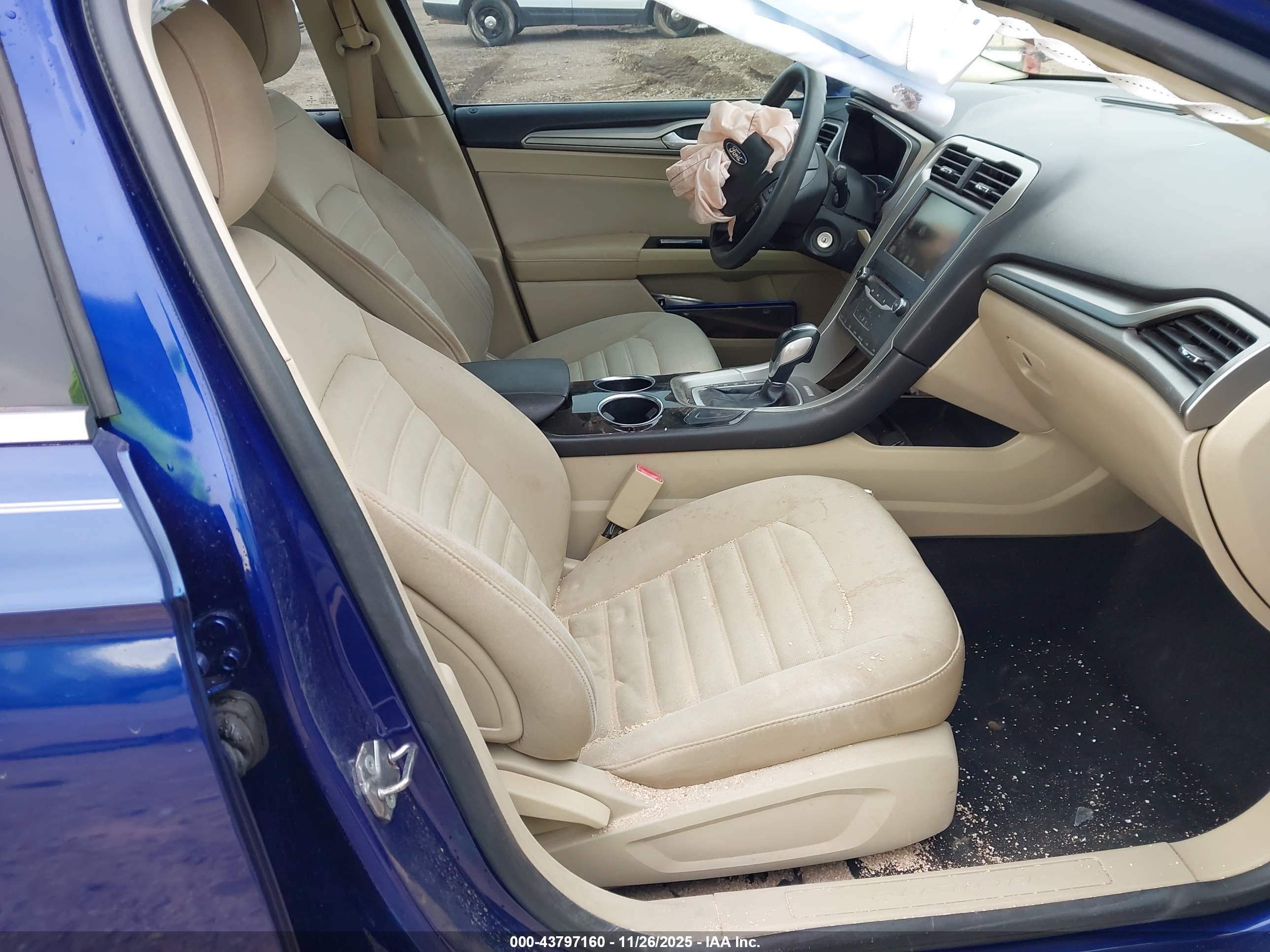 FORD FUSION image 5
