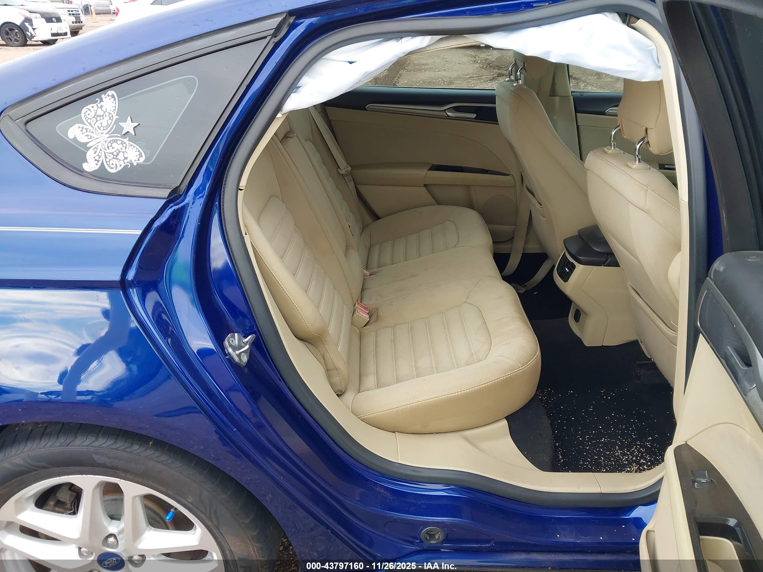 FORD FUSION image 8