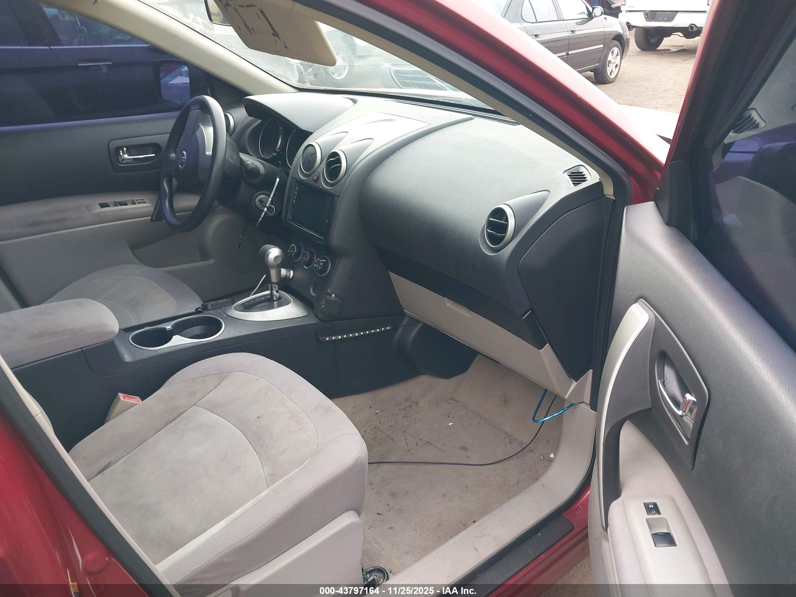 NISSAN ROGUE image 5