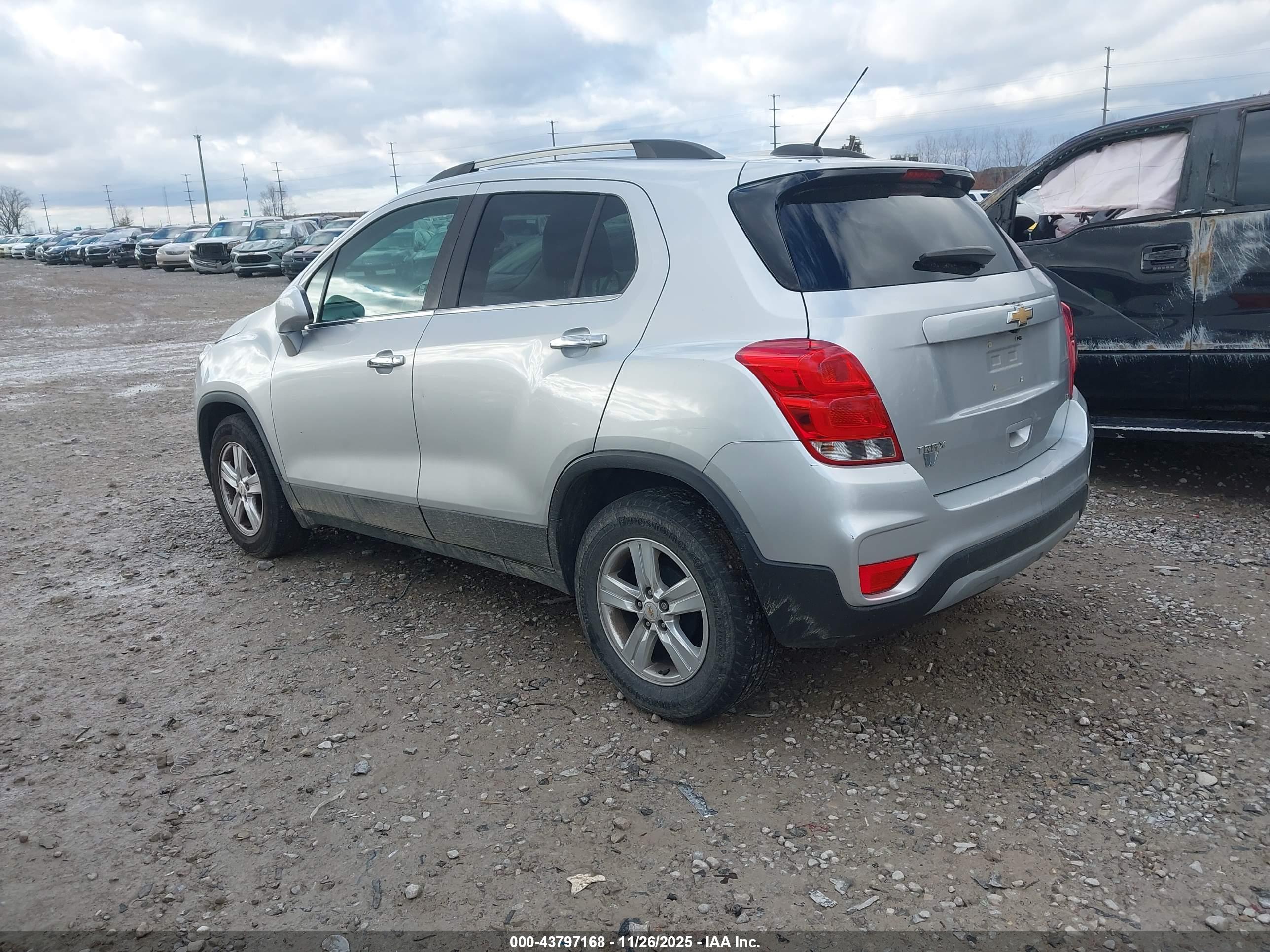 CHEVROLET TRAX image 3