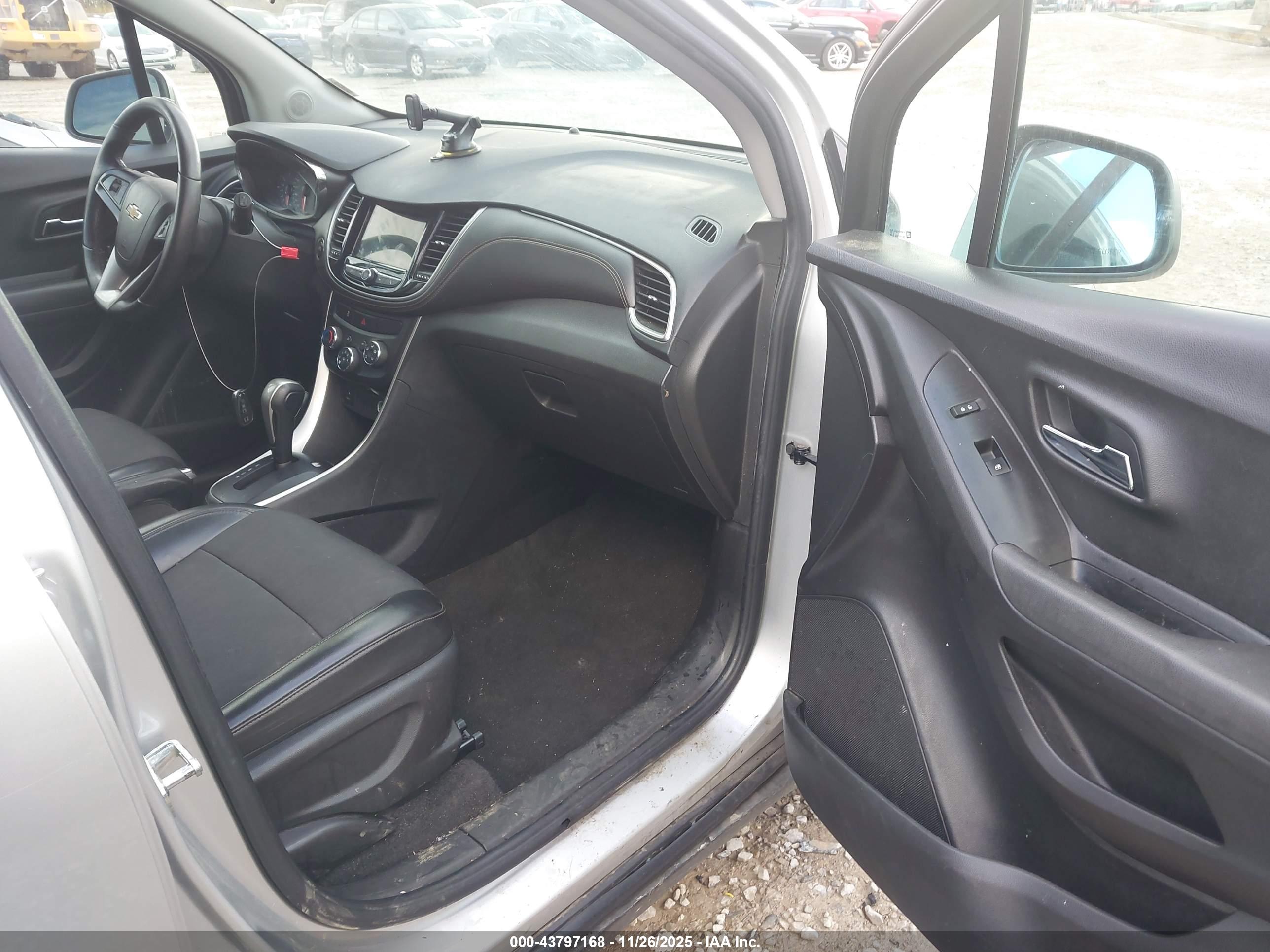 CHEVROLET TRAX image 5
