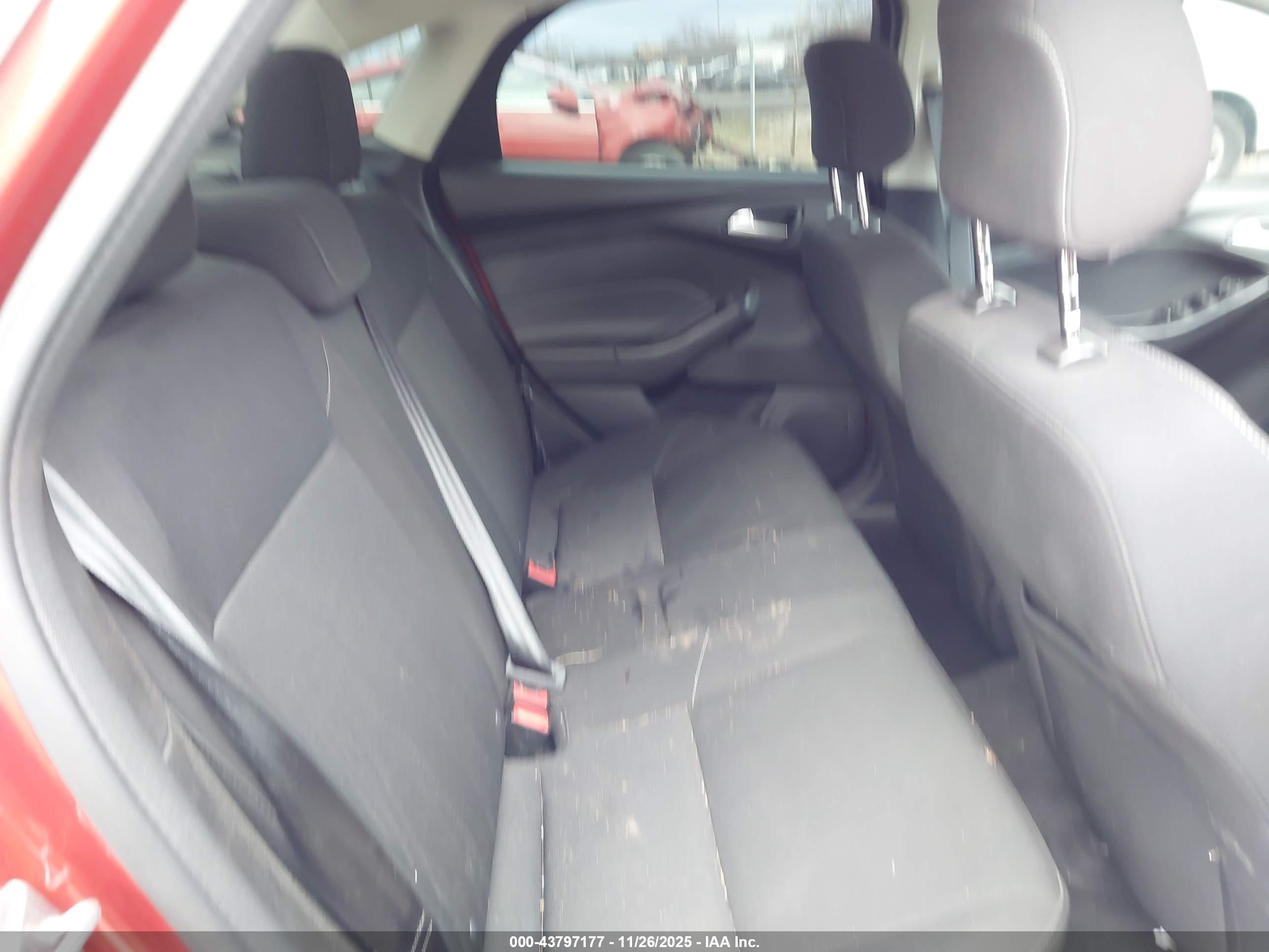 FORD FOCUS image 8