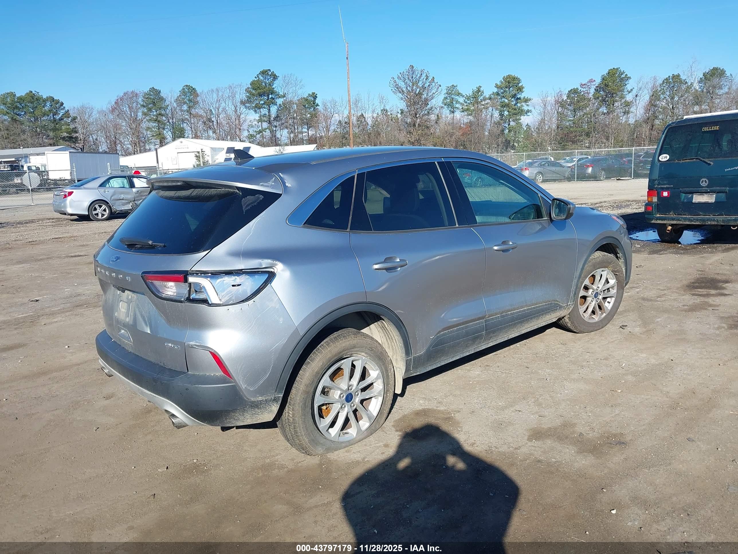 FORD ESCAPE image 4