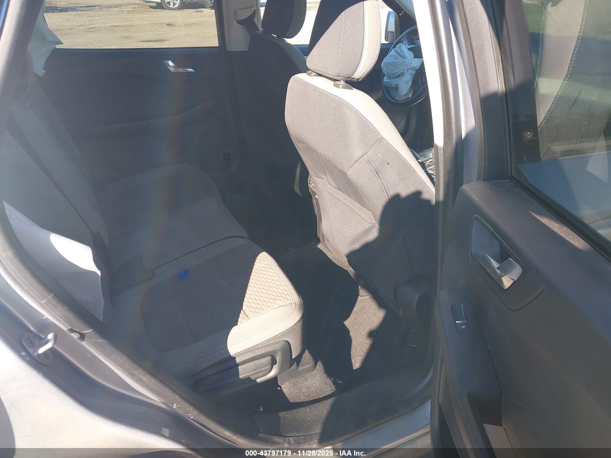 FORD ESCAPE image 8