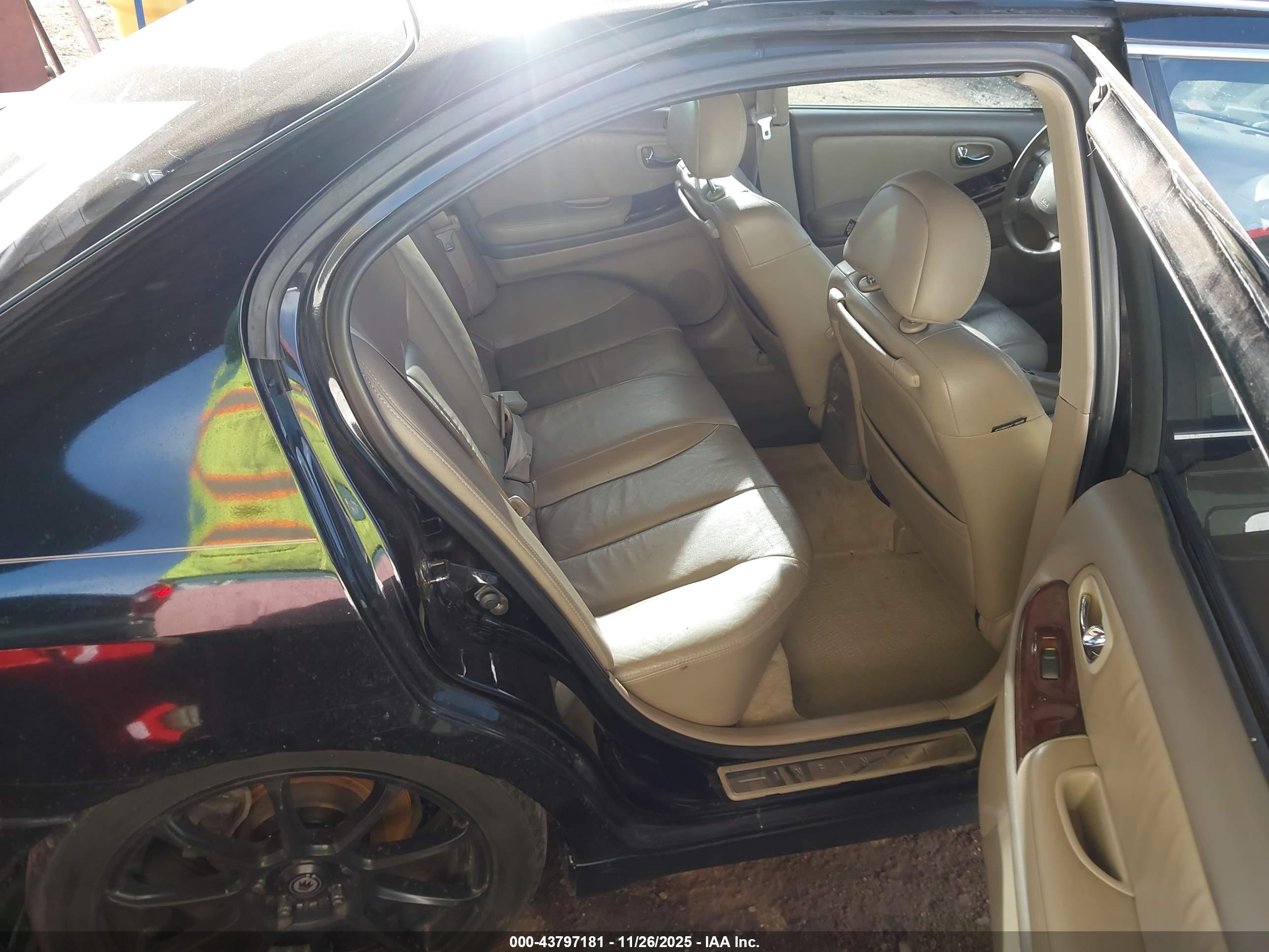 INFINITI I30 image 8