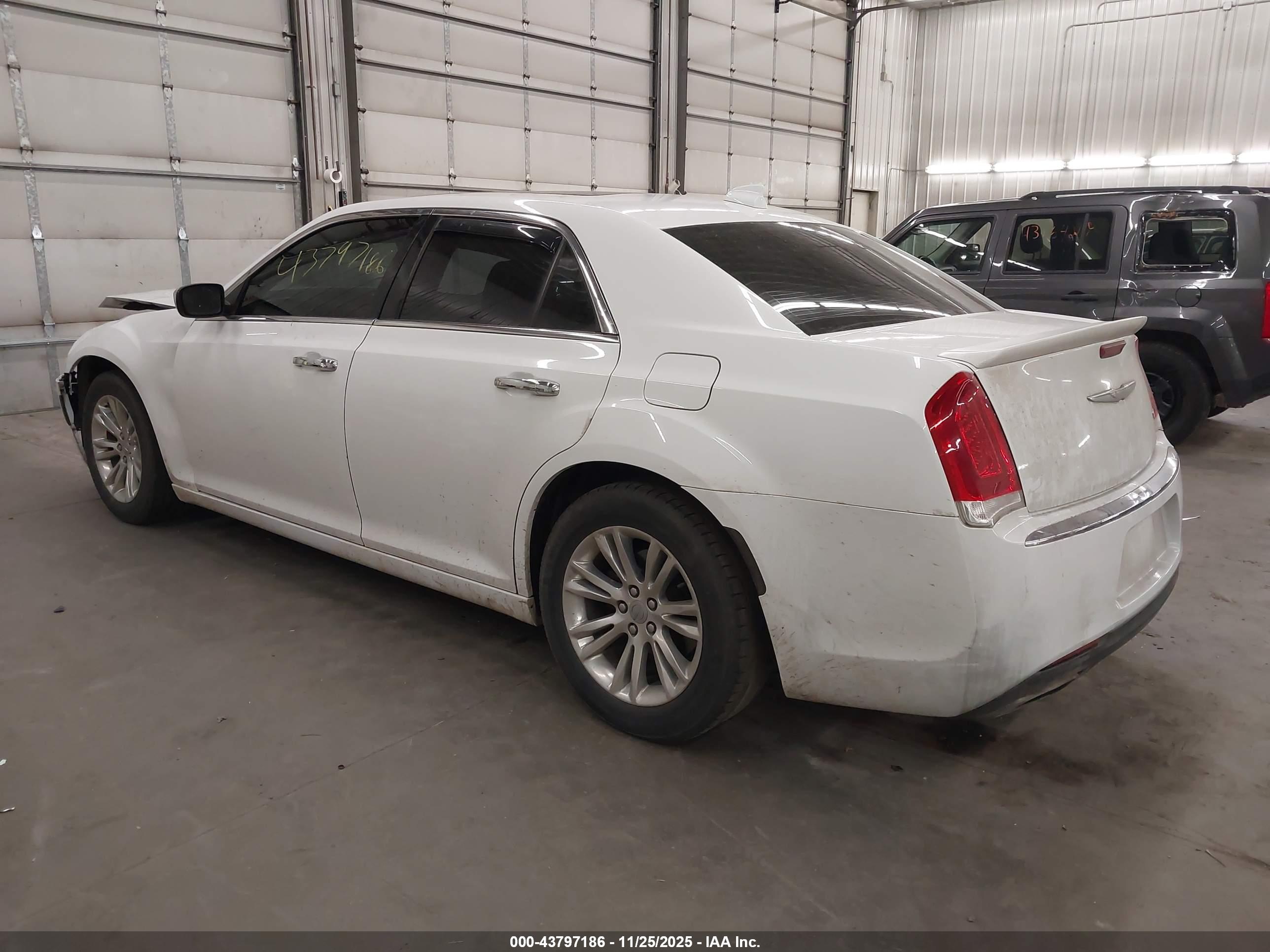 CHRYSLER 300C image 3