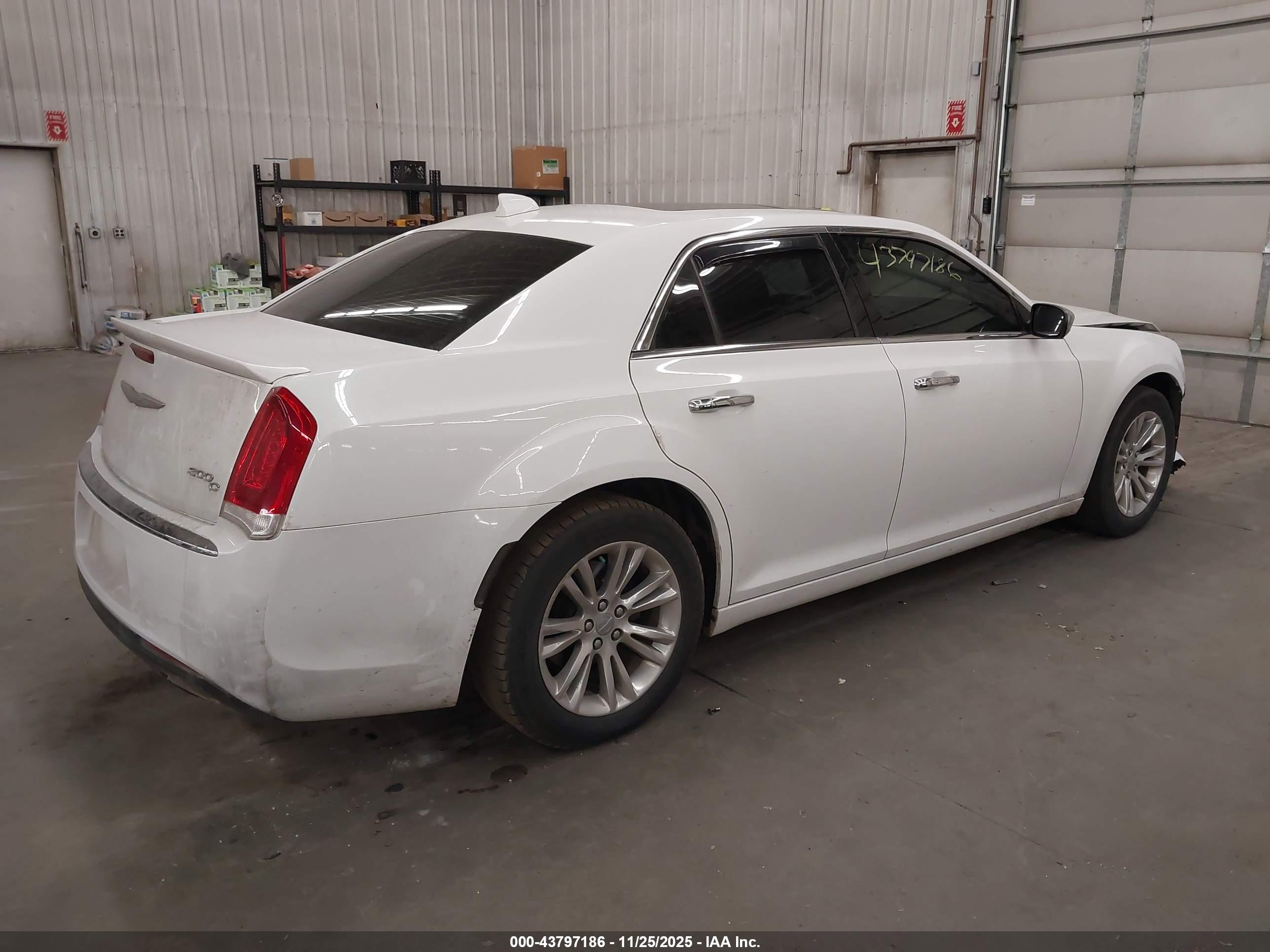 CHRYSLER 300C image 4