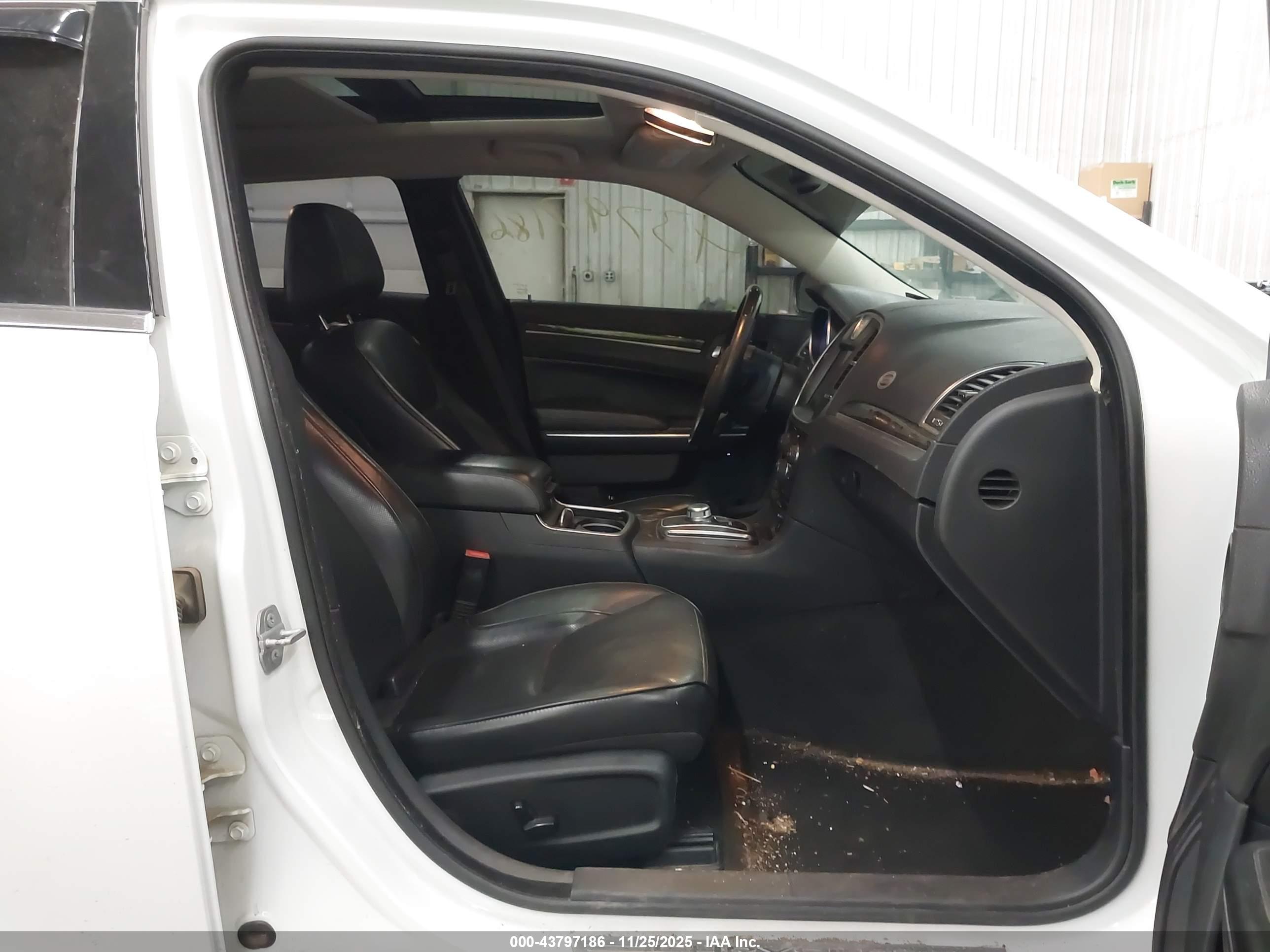 CHRYSLER 300C image 5