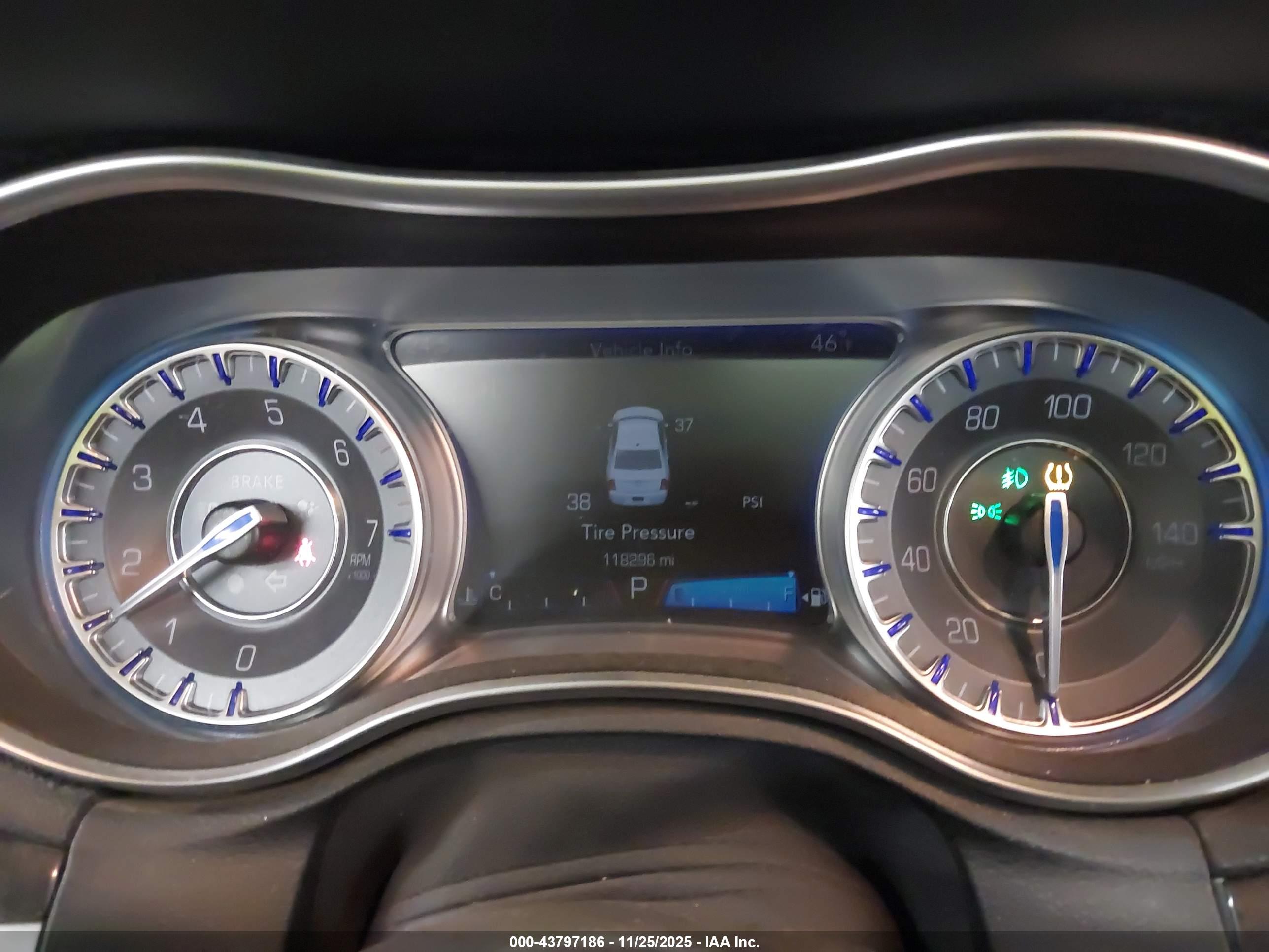 CHRYSLER 300C image 7