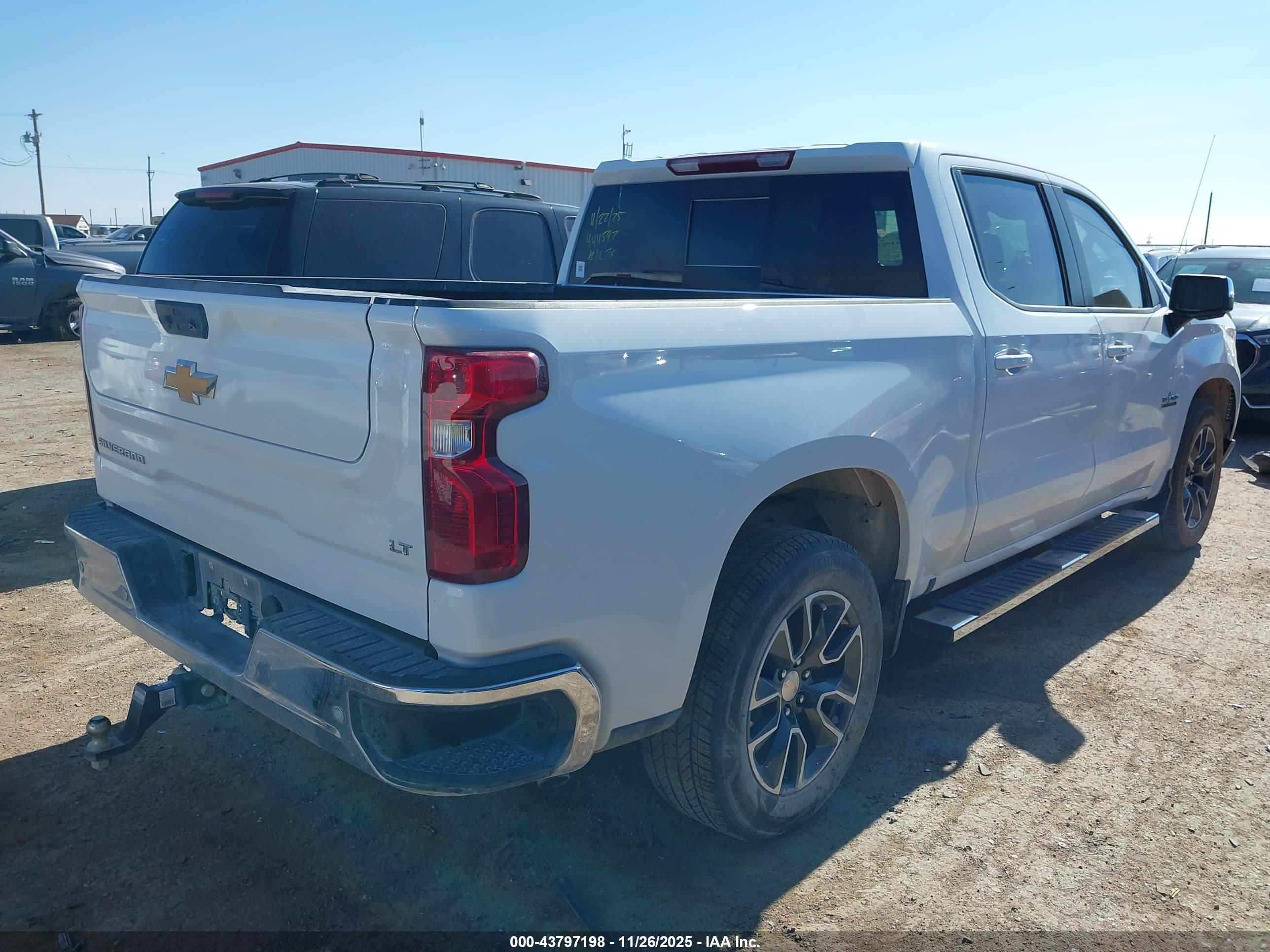 CHEVROLET SILVERADO image 4