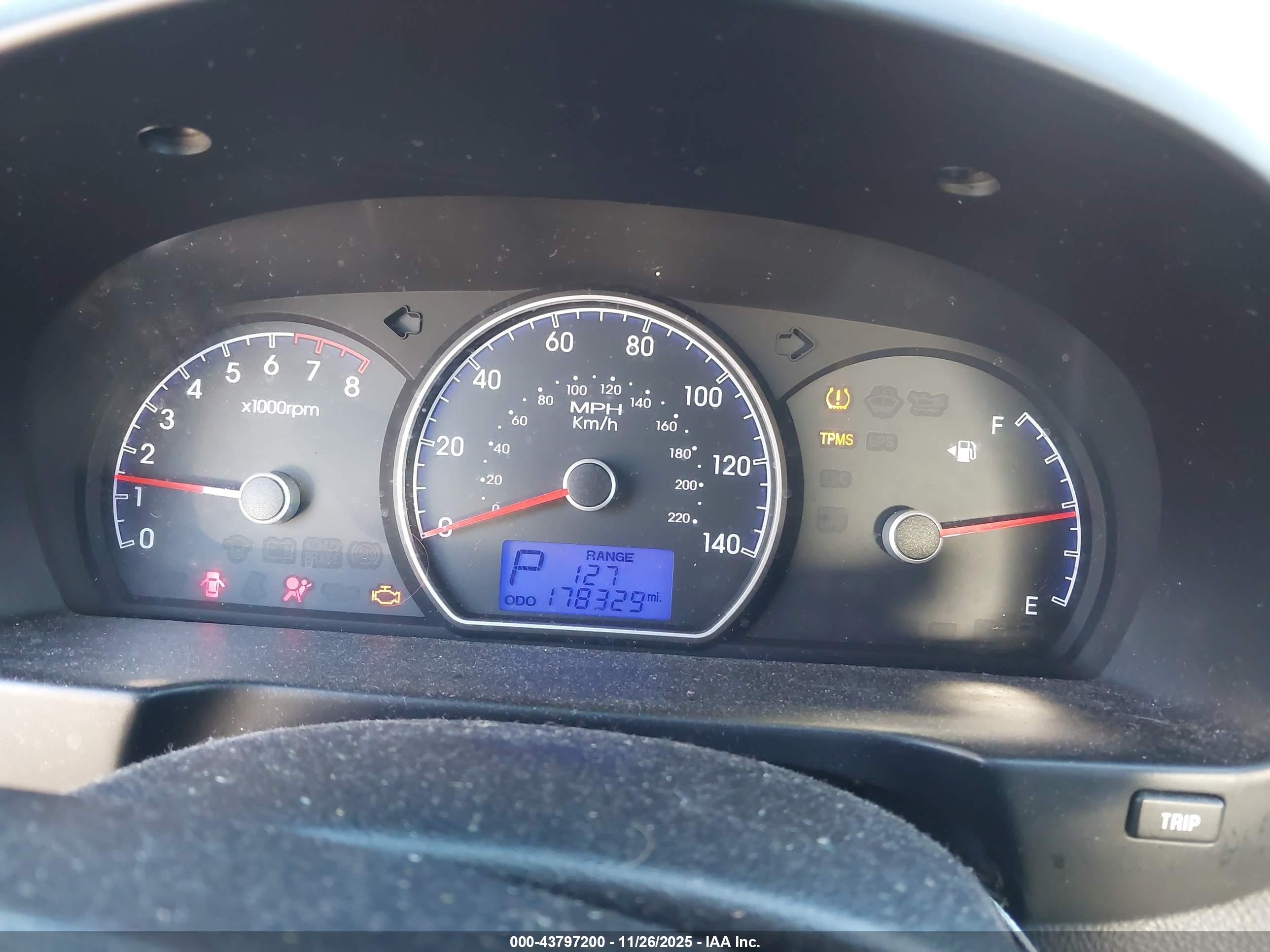 HYUNDAI ELANTRA image 7