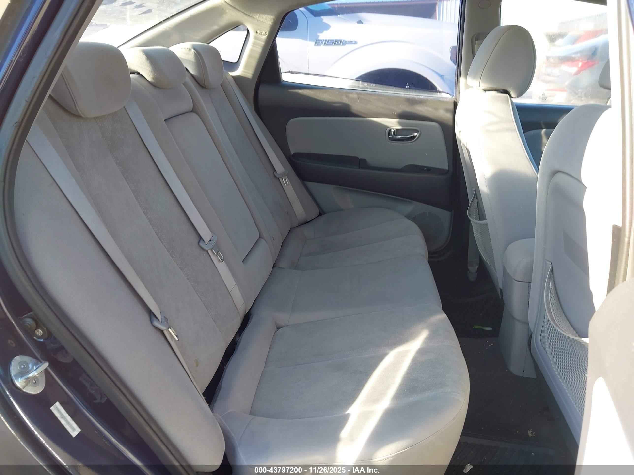 HYUNDAI ELANTRA image 8